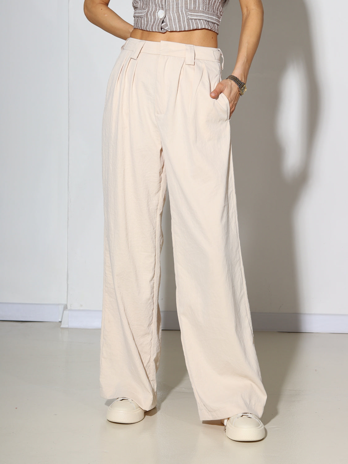 Bēšas klasiskas bikses ar podziņas savilkumu - 14691