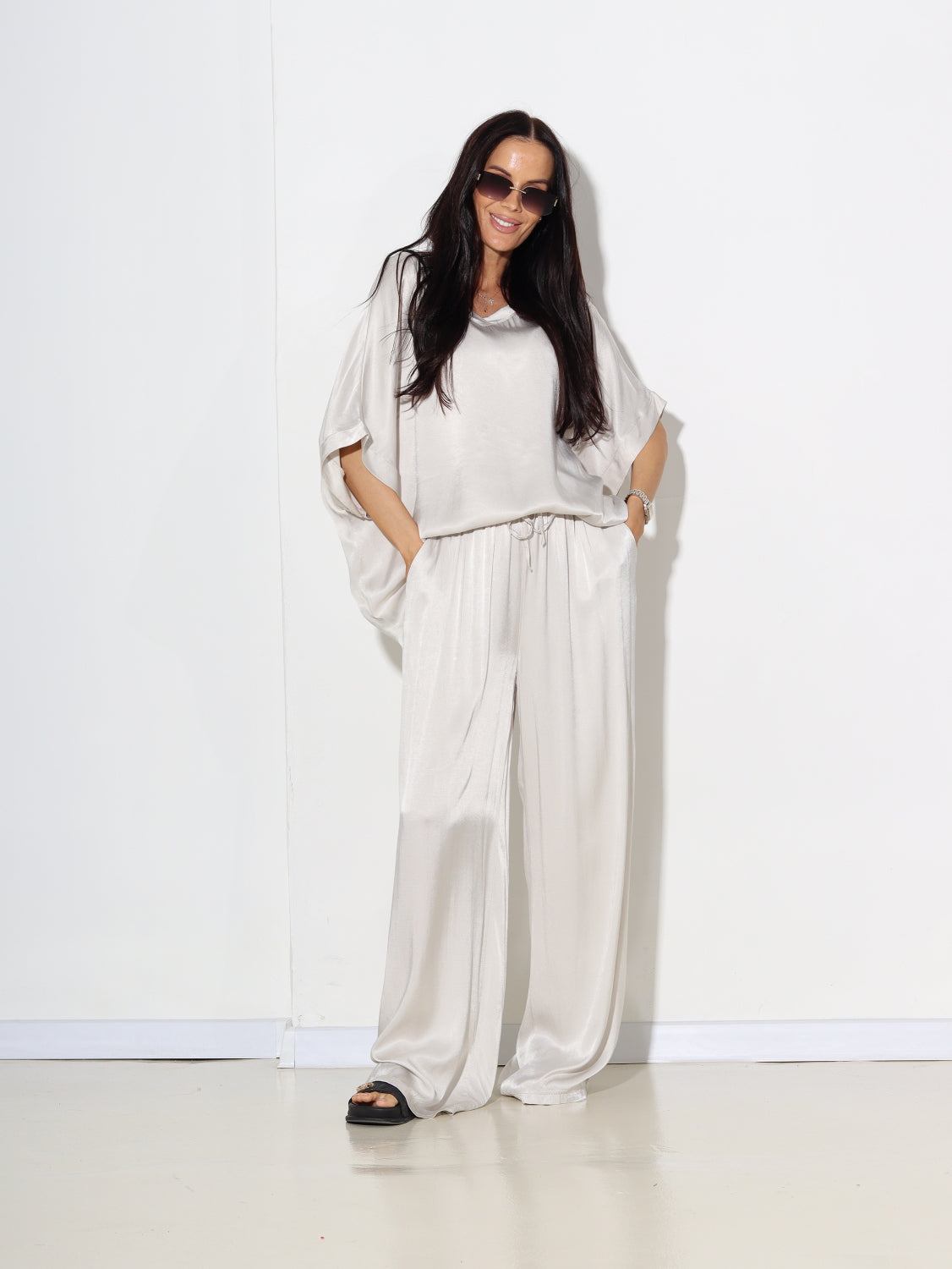 Balts viskozes komplekts( tops+bikses) - 15478