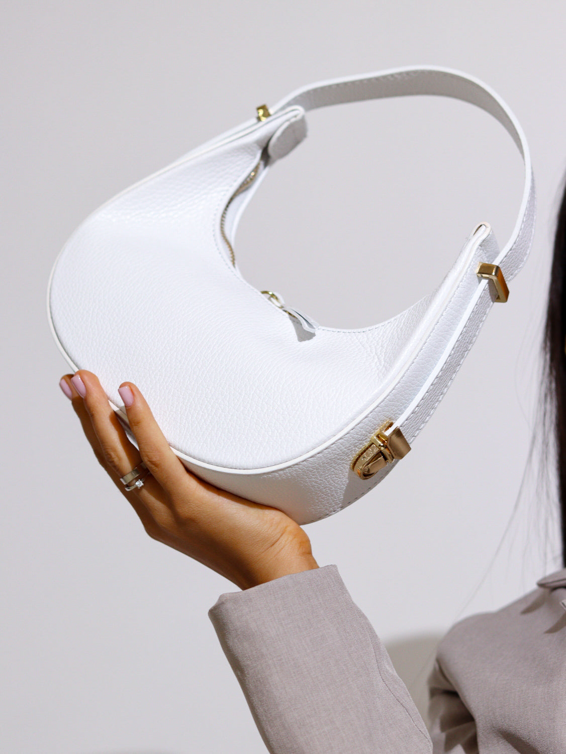 Balta ādas, maza rokassoma - 14182