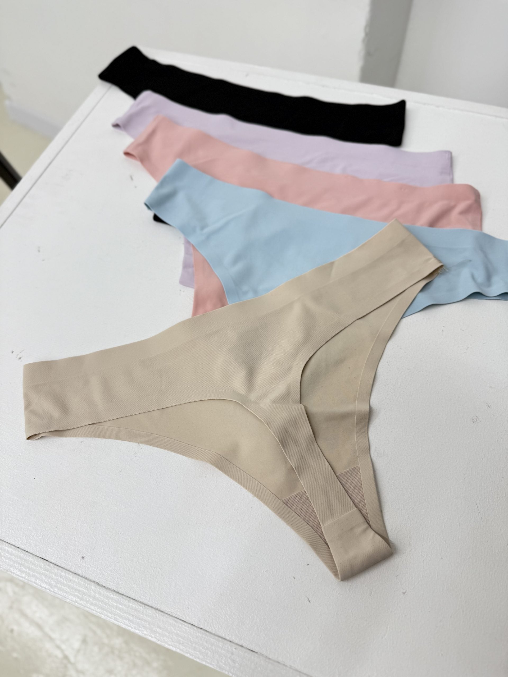 Bēšas bezvīļu string biksītes - 16196