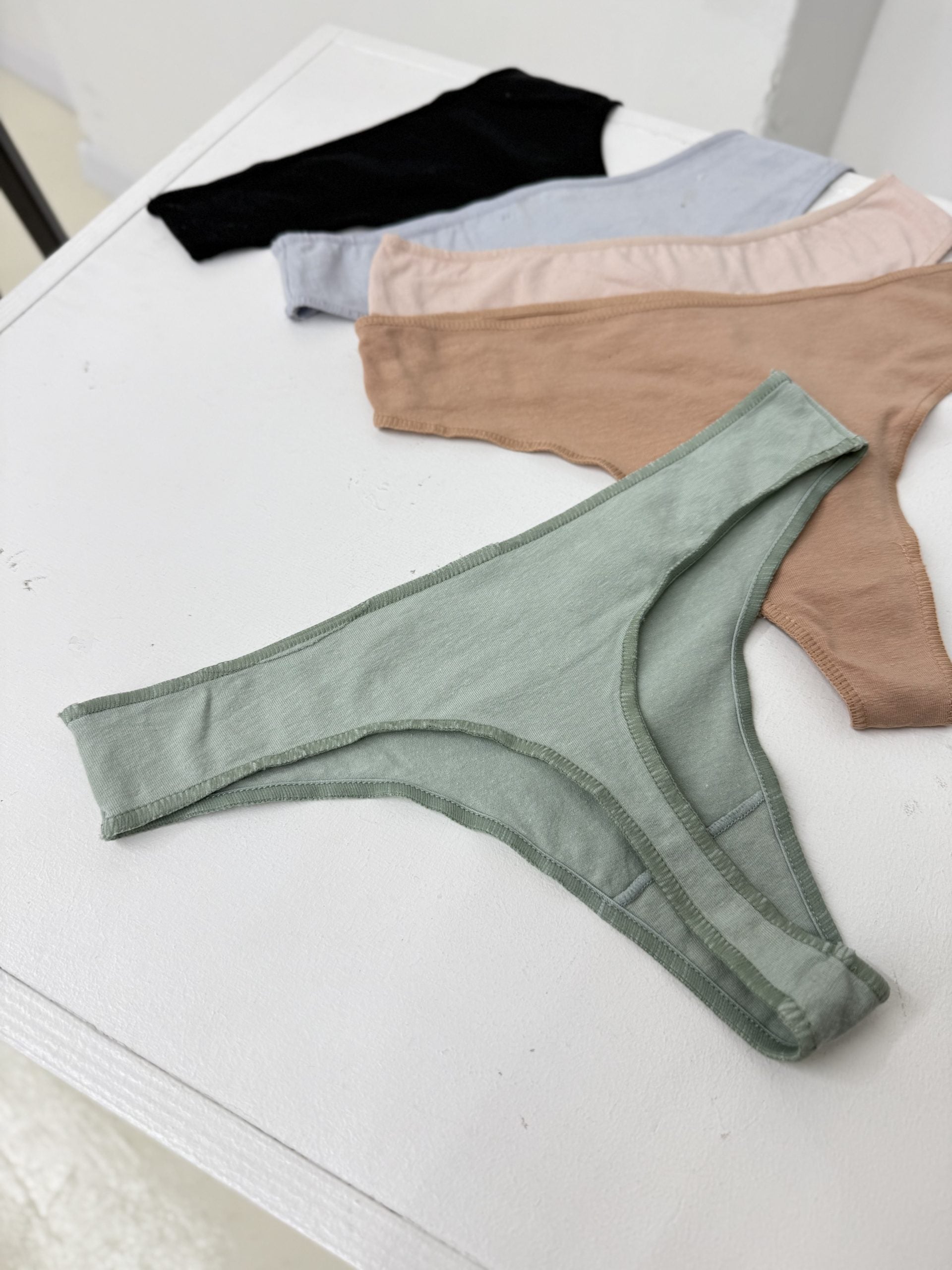 Zaļas kokvilnas string biksītes "Basic" - 16215