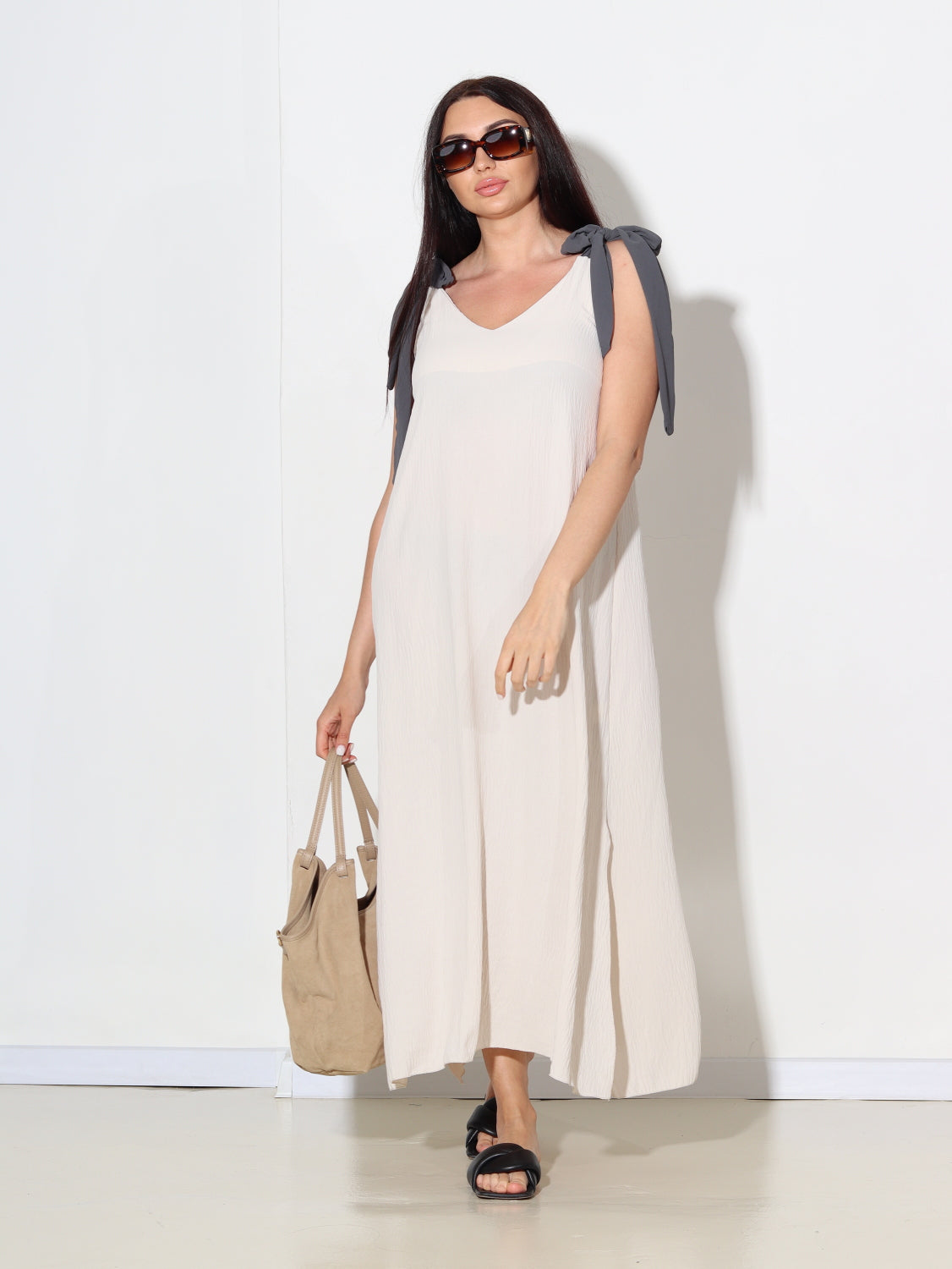 Bēša, gara, lielizmēra kleita ar pelēkām bantes lencēm - 15524