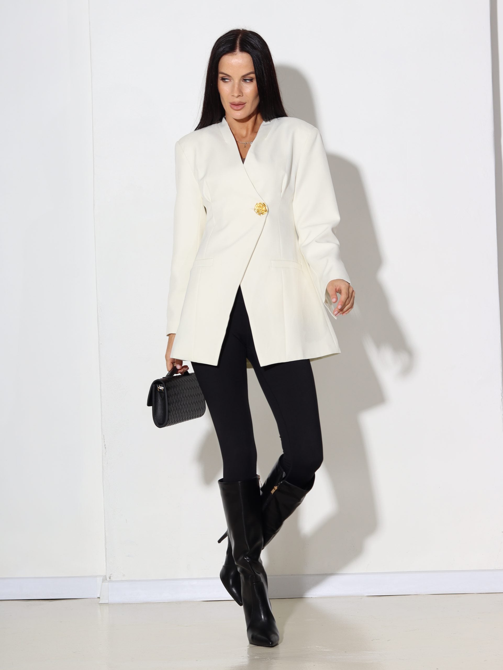 Balta pagarināta žakete bez apkakles atloka - 16292