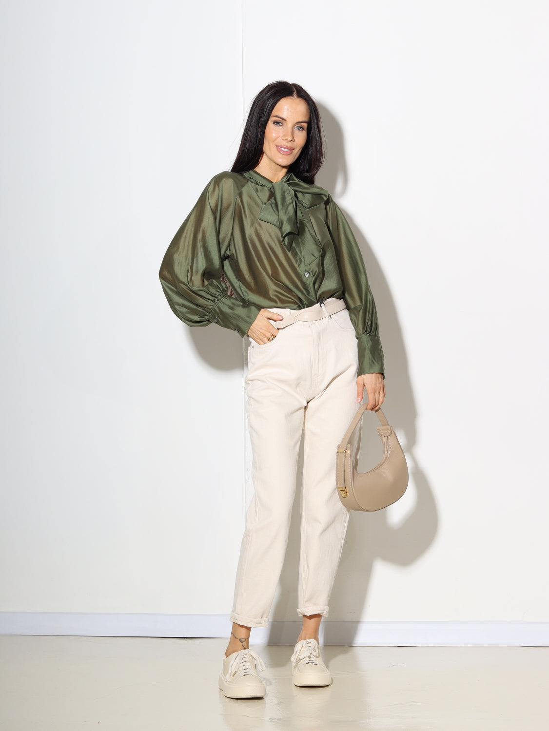 Zaļš/hakī krekls ar banti kakla daļā - 14704