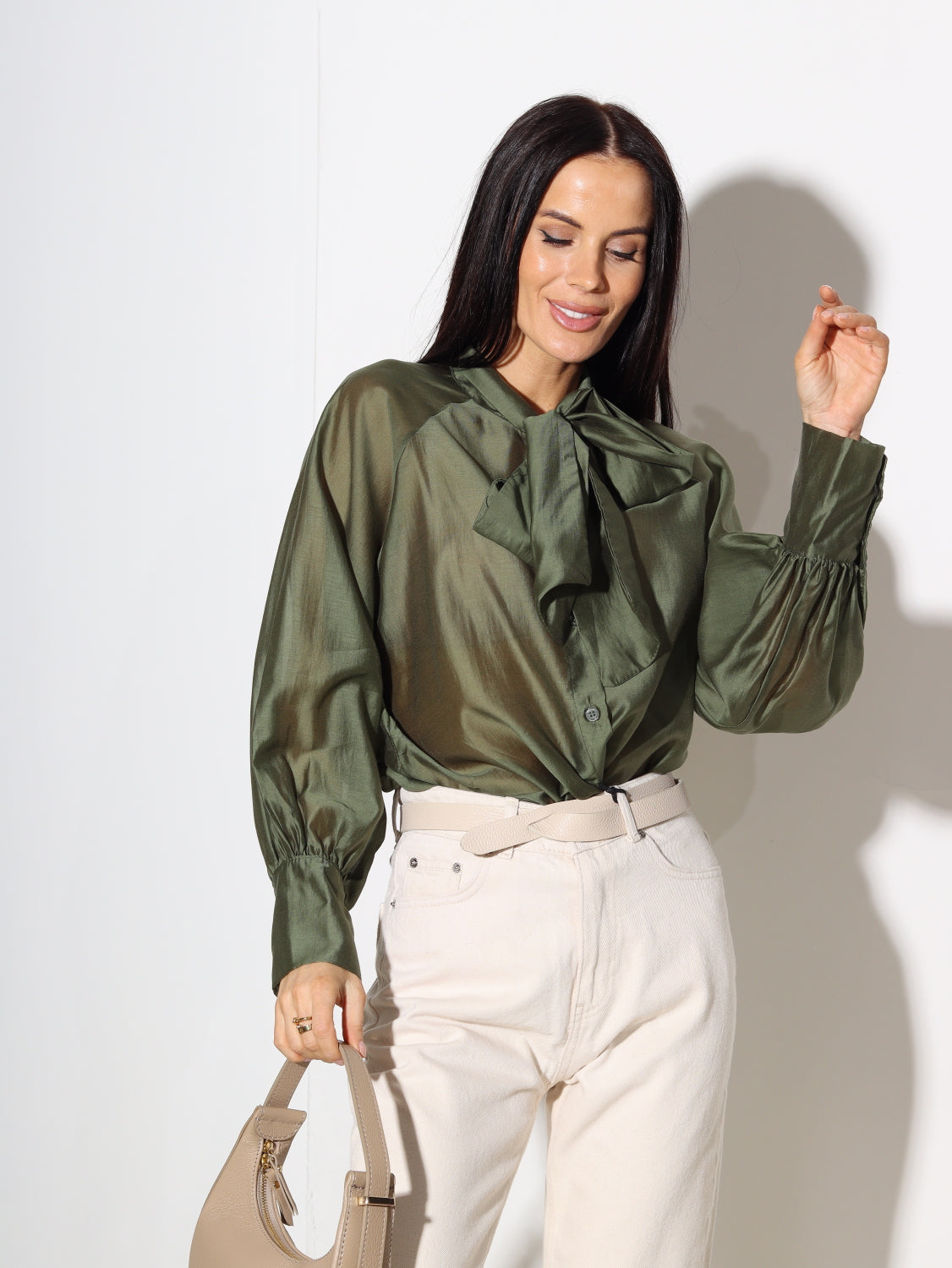 Zaļš/hakī krekls ar banti kakla daļā - 14704