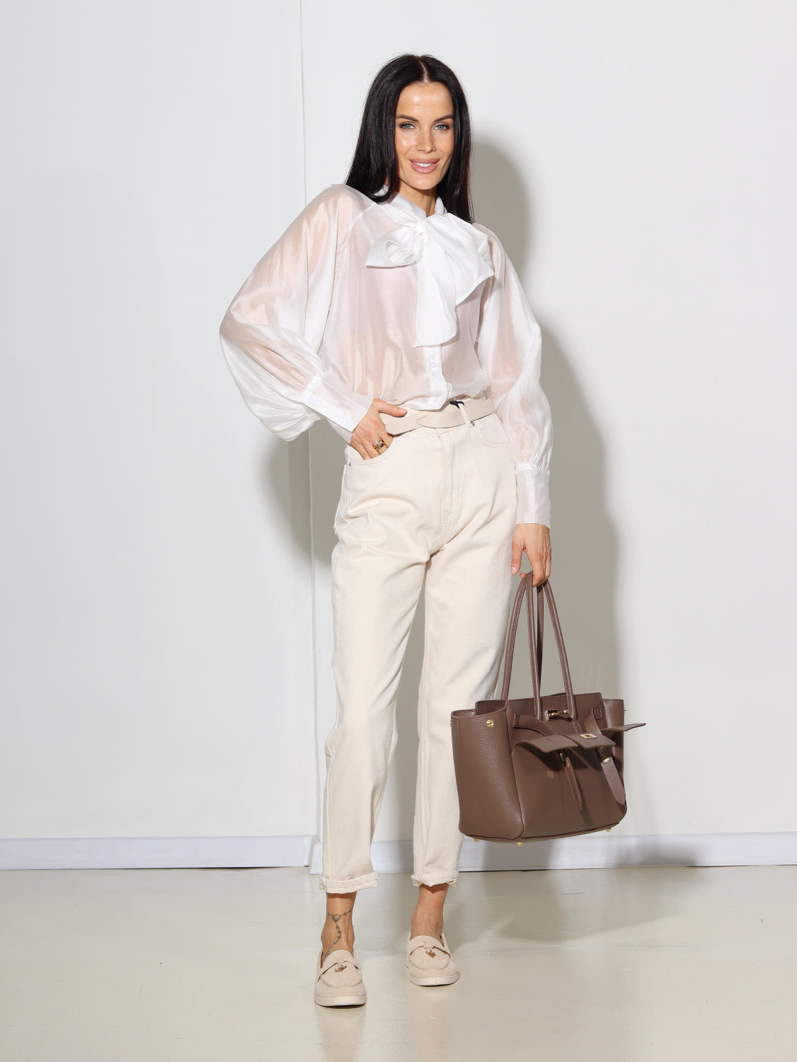 Balts krekls ar banti kakla daļā - 14502