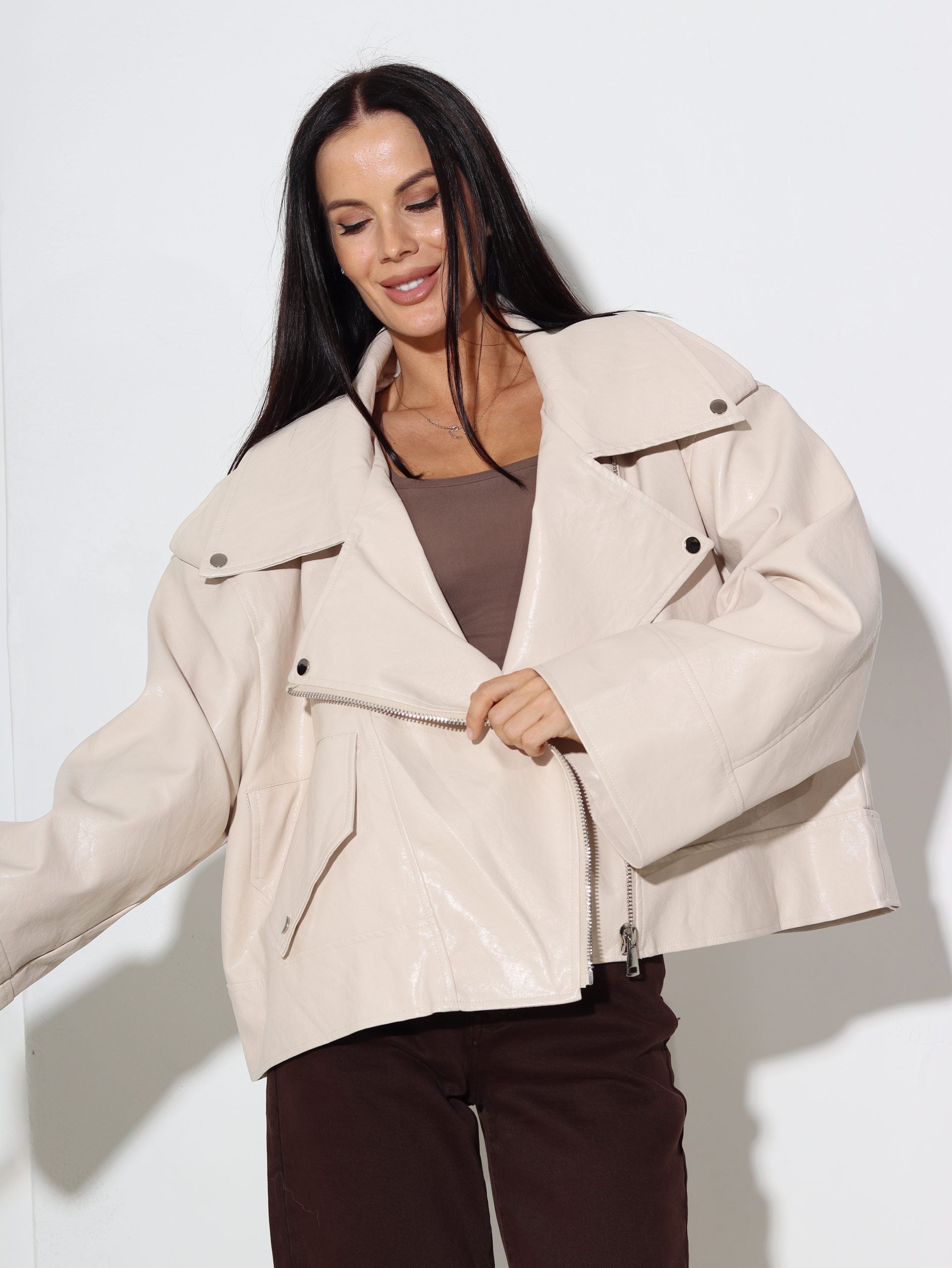 Bēša, eco ādas paplatināta īsā jaka - 16301