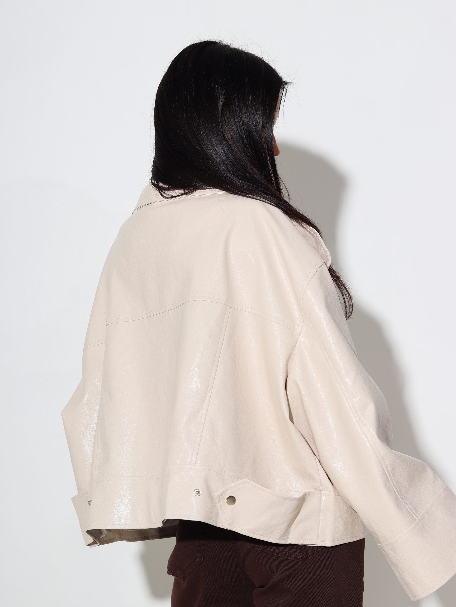 Bēša, eco ādas paplatināta īsā jaka - 16301