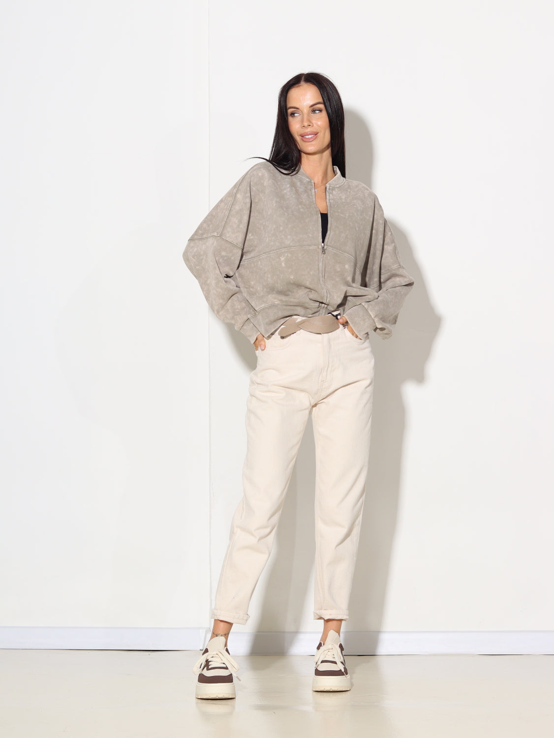 Bēša/zaļgani batikota brīvā laika jaka bez kapuces - 14749