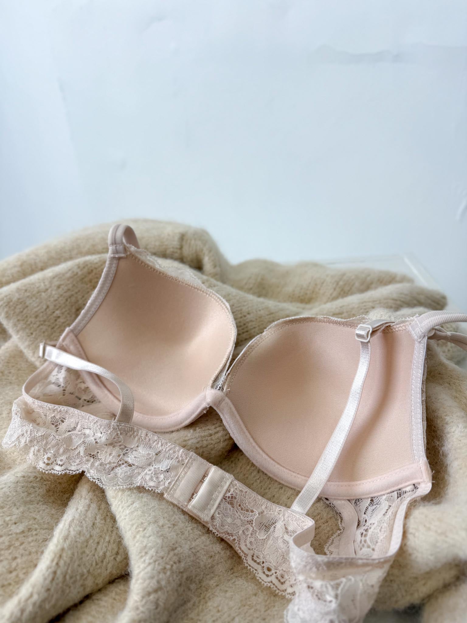 Bēšs 'Margot' pushup krūšturis ar mežģīnīti- 16305