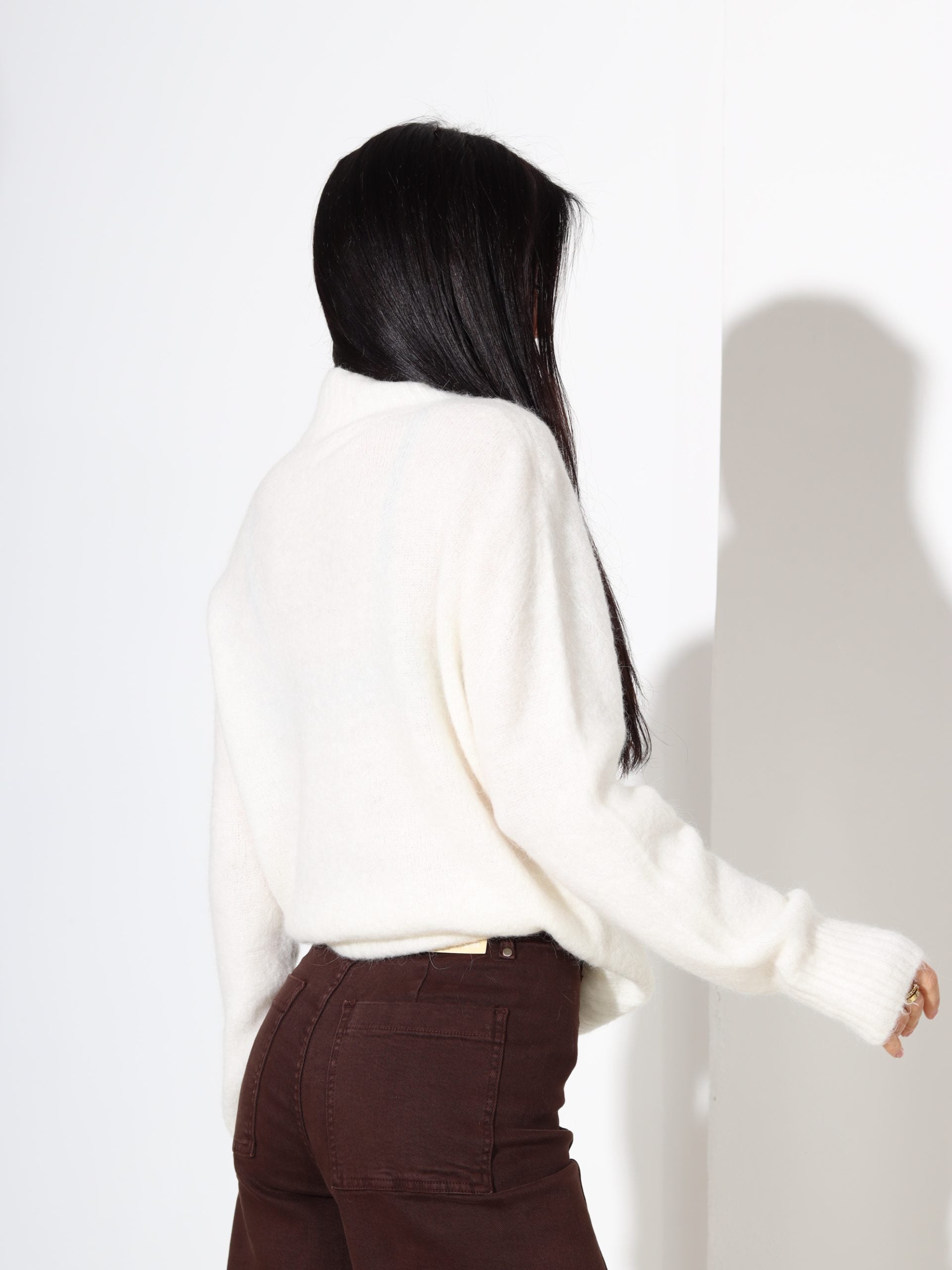 Balts džemperis ar paaukstinātu kakla daļu ( alpaka+vilna) - 17715