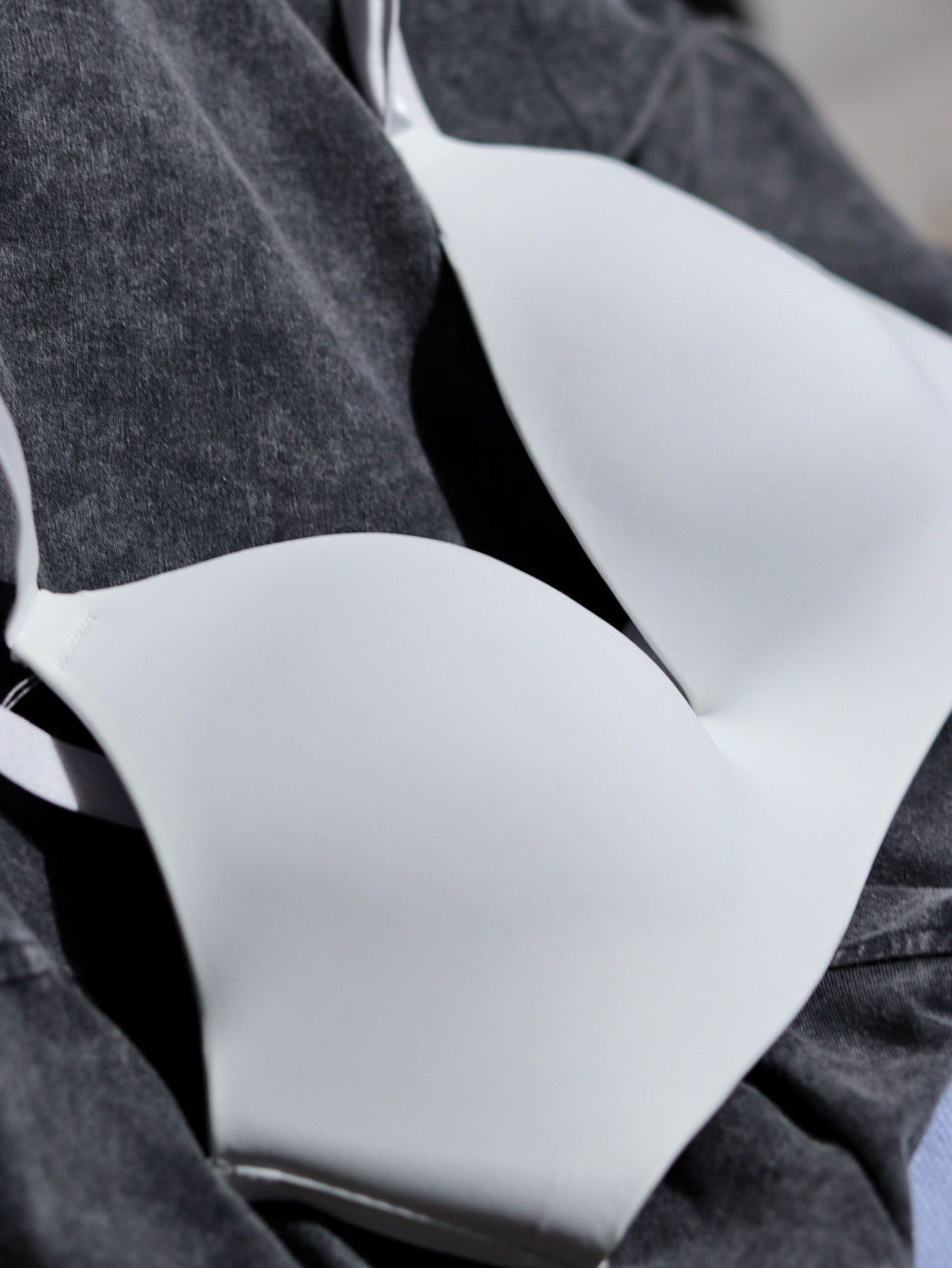 Balts bezvīļu krūšturis- 14270