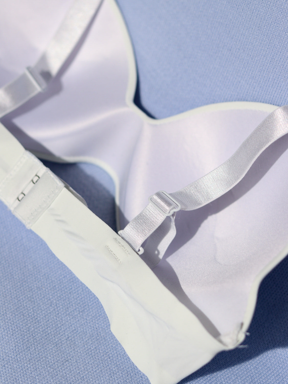 Balts bezvīļu krūšturis- 14270