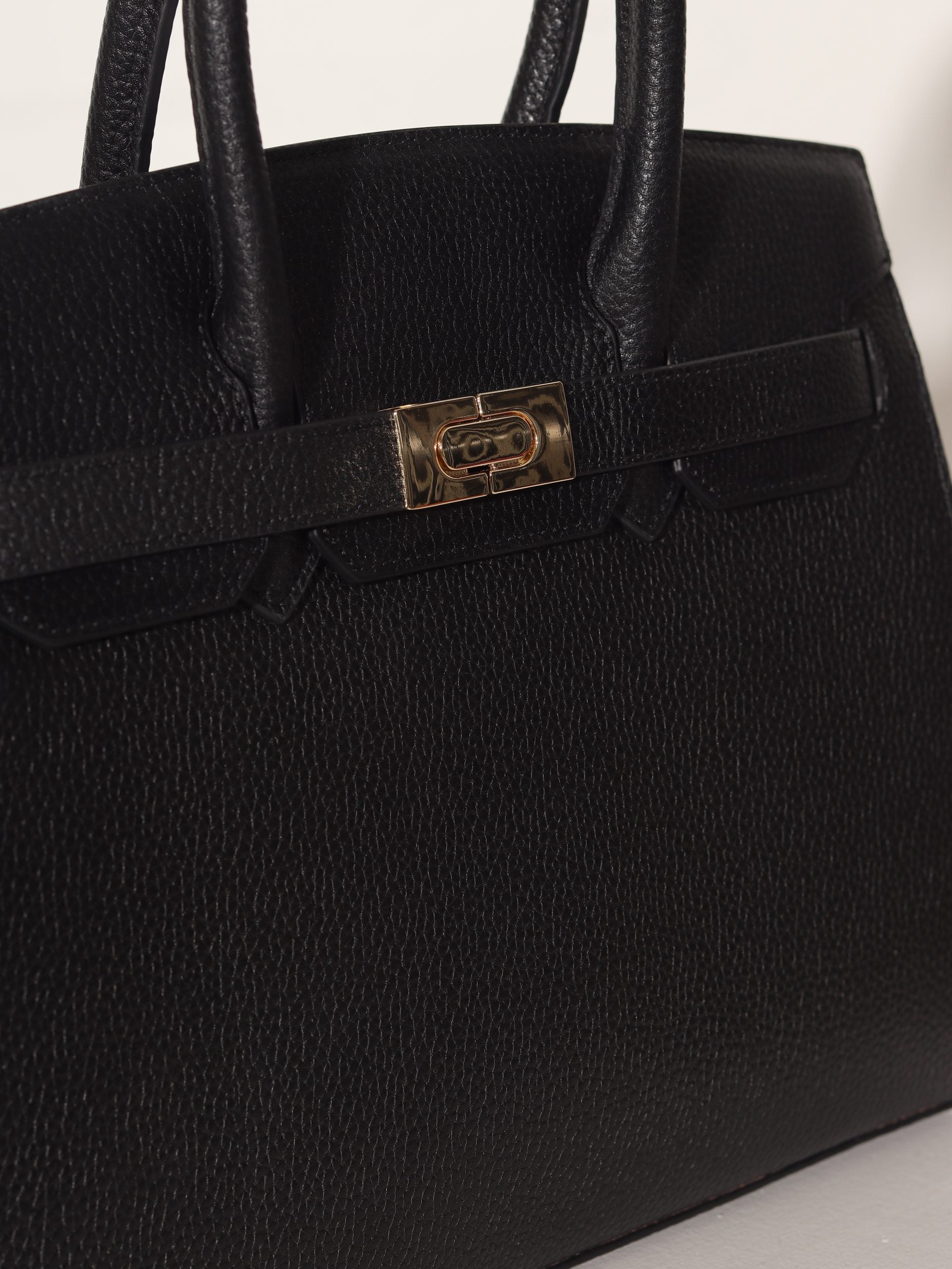 Melnas krāsas taisnstūra formas d/a soma uz divām lencēm - 15950