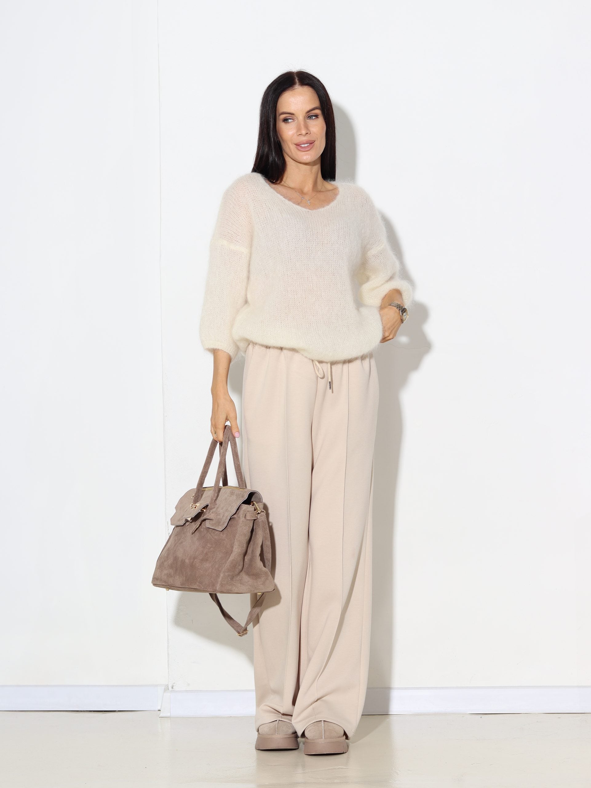 Balts mohēras adījuma džemperis ar 'V' dekoltē - 16960