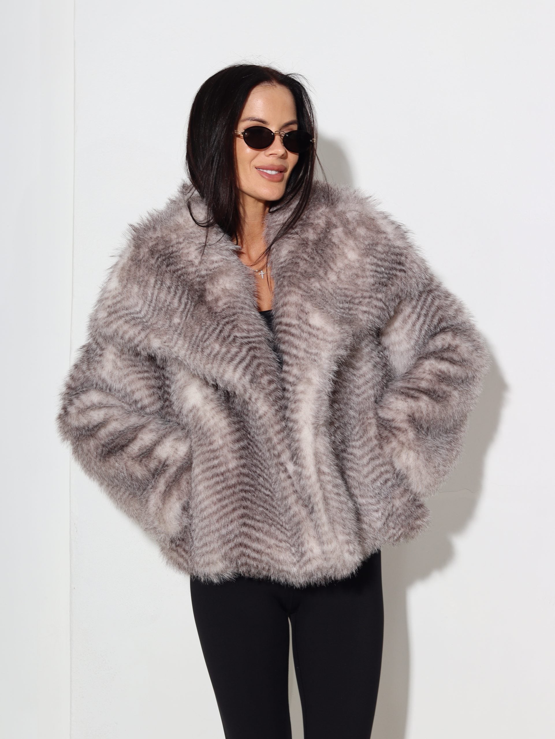 Bēša ar pelēkas krāsas iejaukumu, īss m/ā kažociņš - 16336