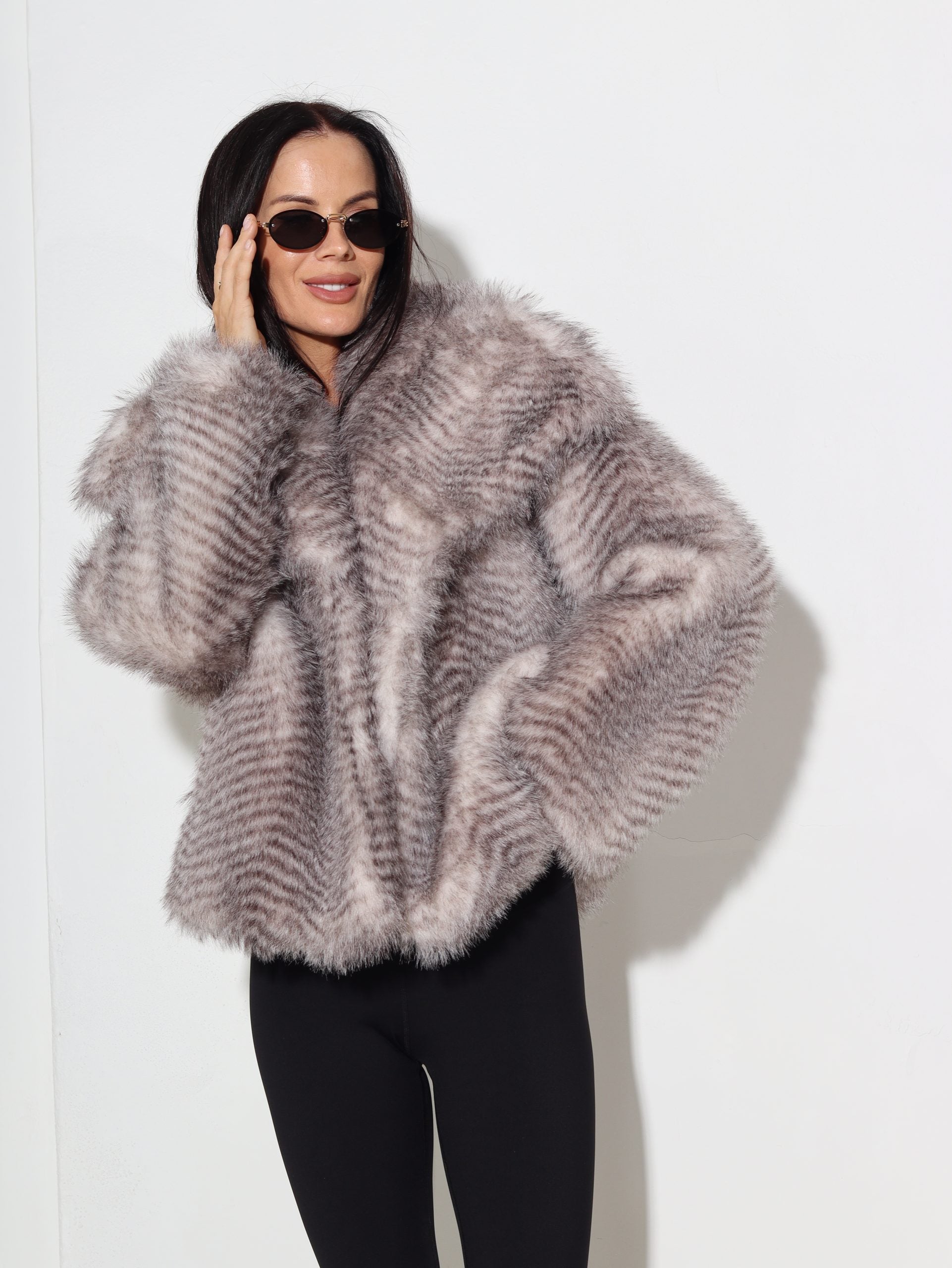 Bēša ar pelēkas krāsas iejaukumu, īss m/ā kažociņš - 16336