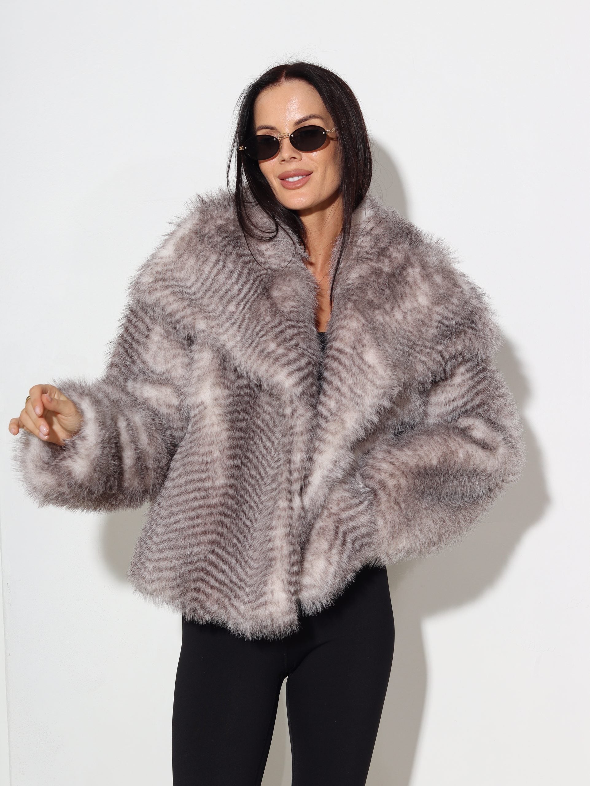 Bēša ar pelēkas krāsas iejaukumu, īss m/ā kažociņš - 16336