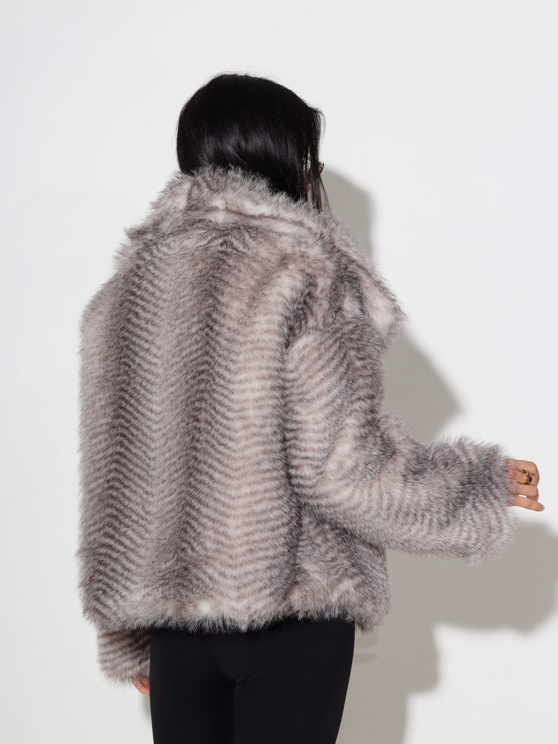 Bēša ar pelēkas krāsas iejaukumu, īss m/ā kažociņš - 16336