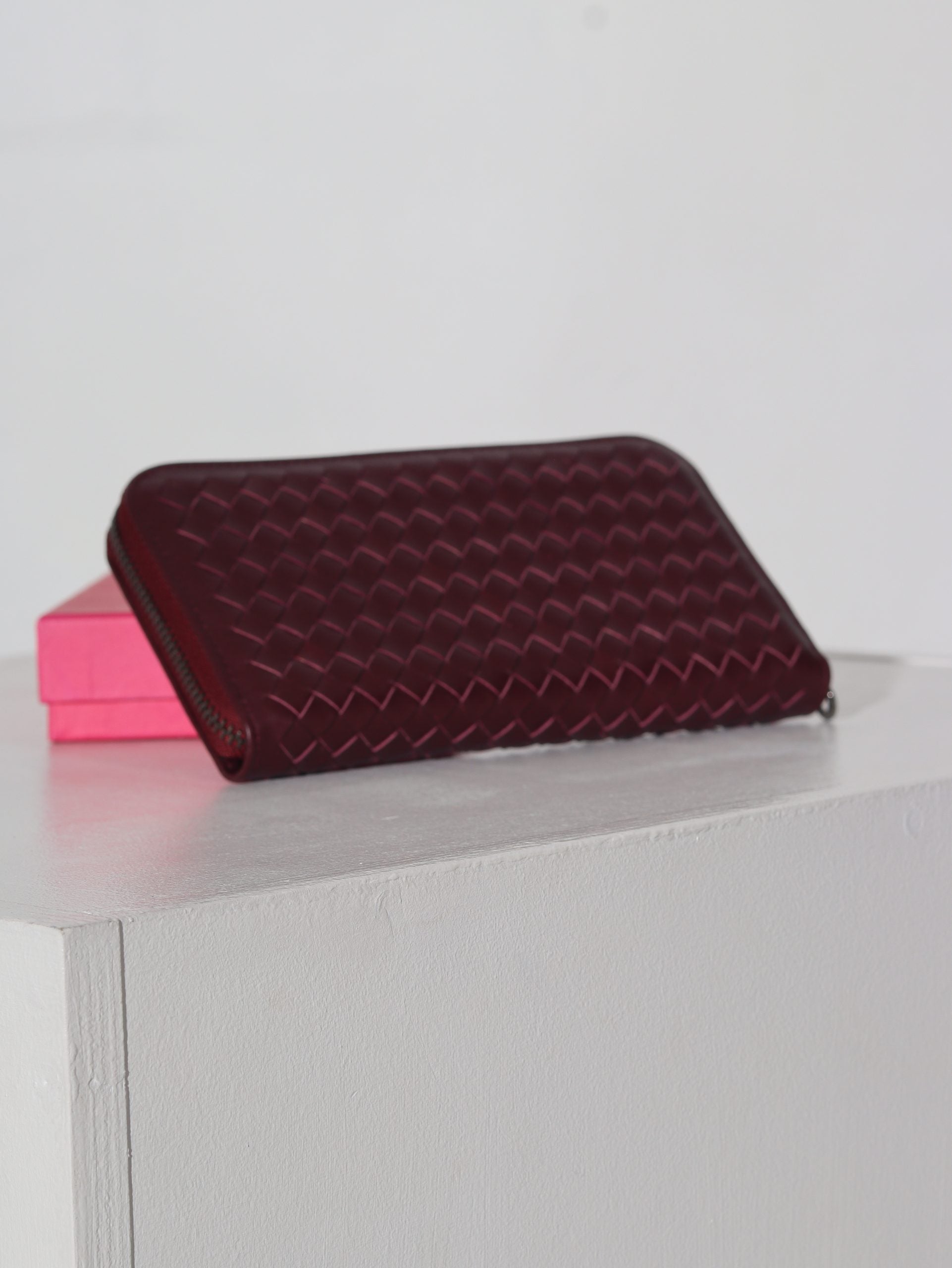 Sarkans d/ā maks ar pinuma imitāciju un rāvējslēdzēja aizdari - 15955