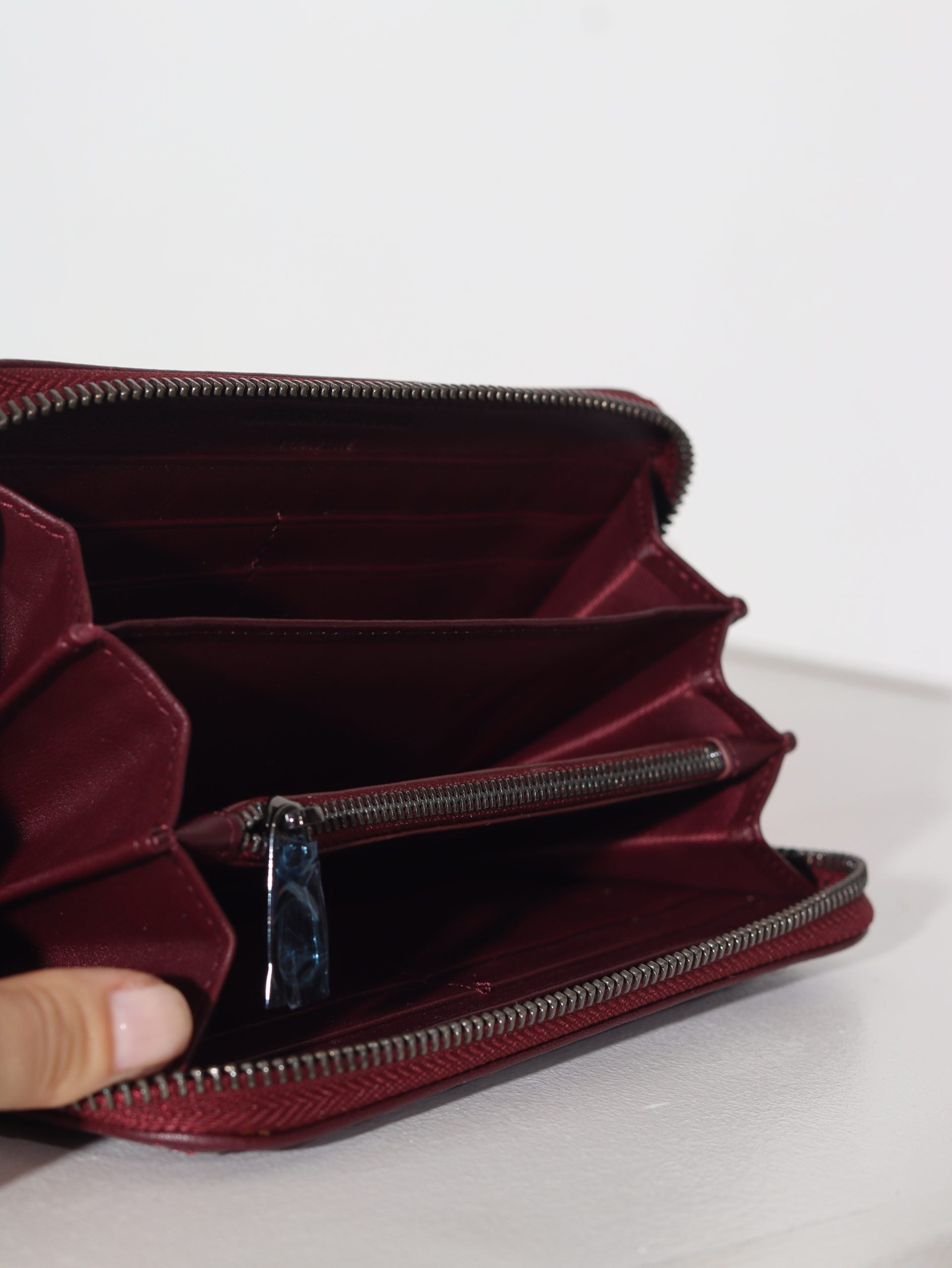 Sarkans d/ā maks ar pinuma imitāciju un rāvējslēdzēja aizdari - 15955