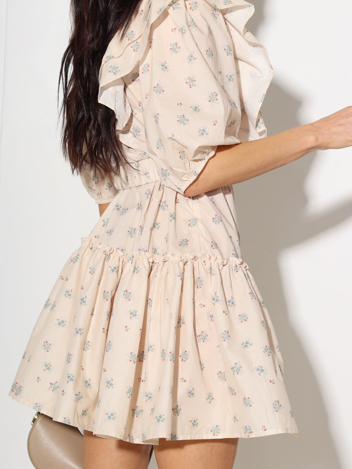 Bēša kleita ar volāniņiem un ziedu rakstu - 14778