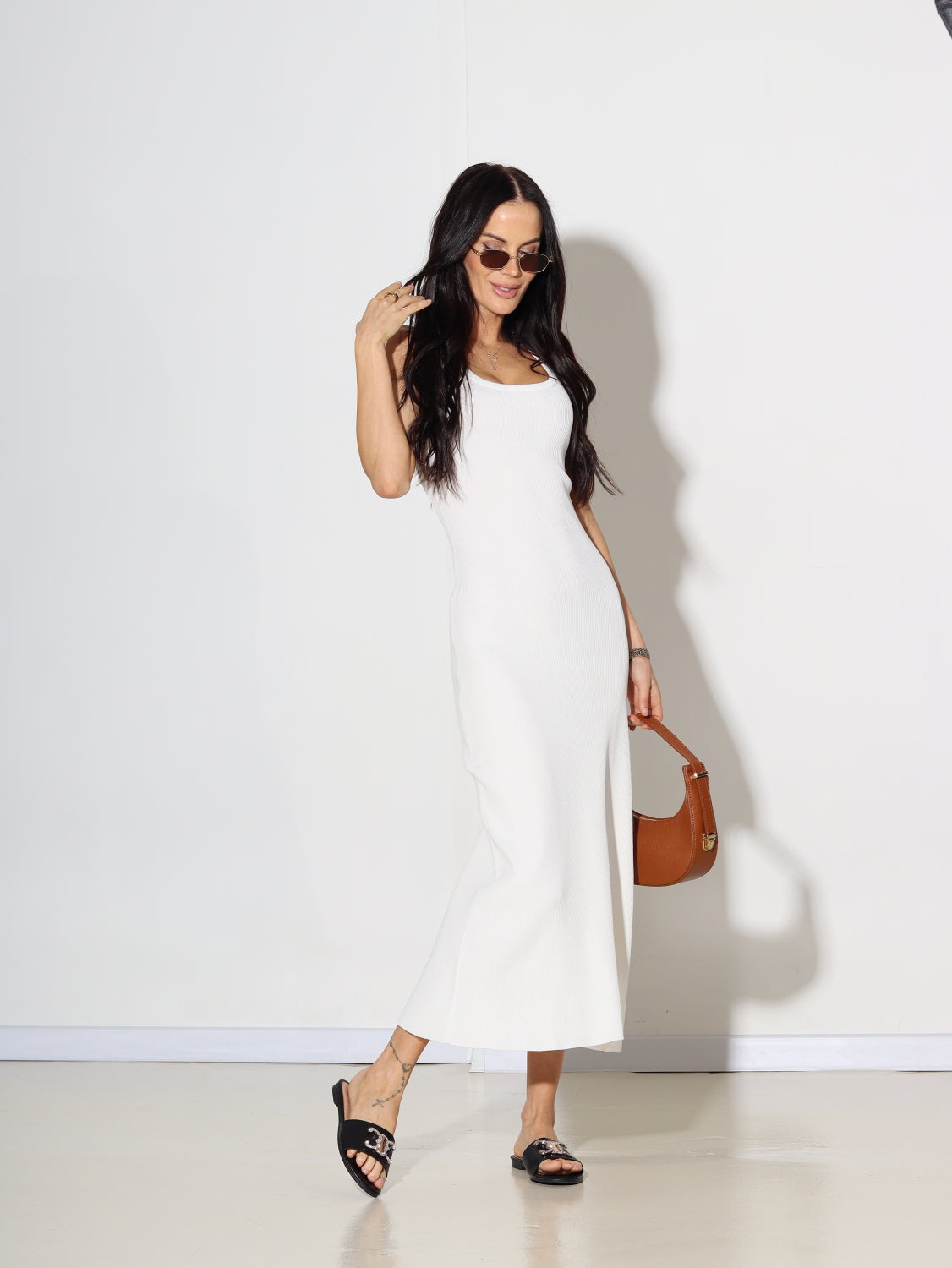 Balta augumam pieguļoša kleita - 14773