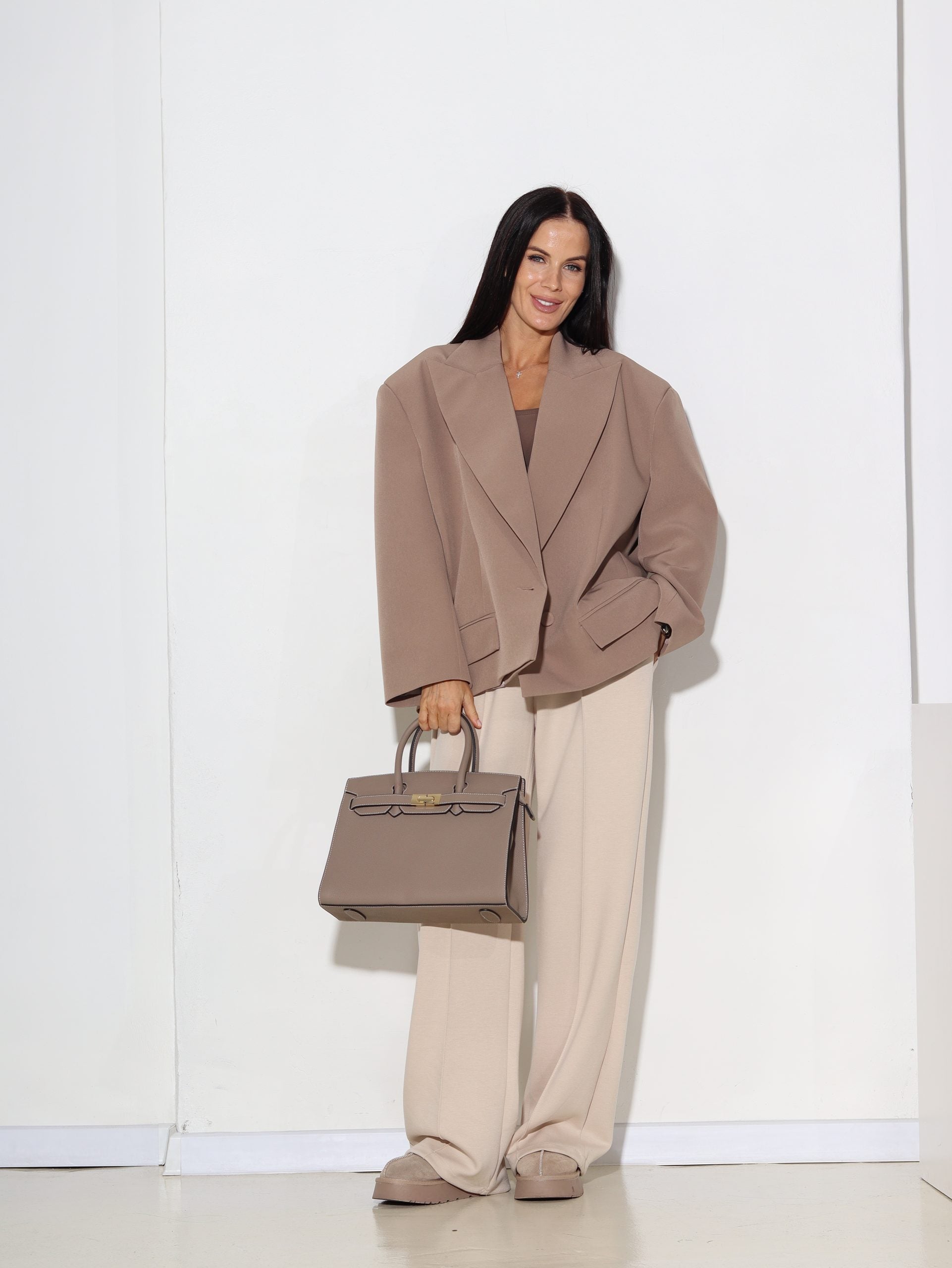 Bēšas krāsas saīsināta oversize žakete - 16329