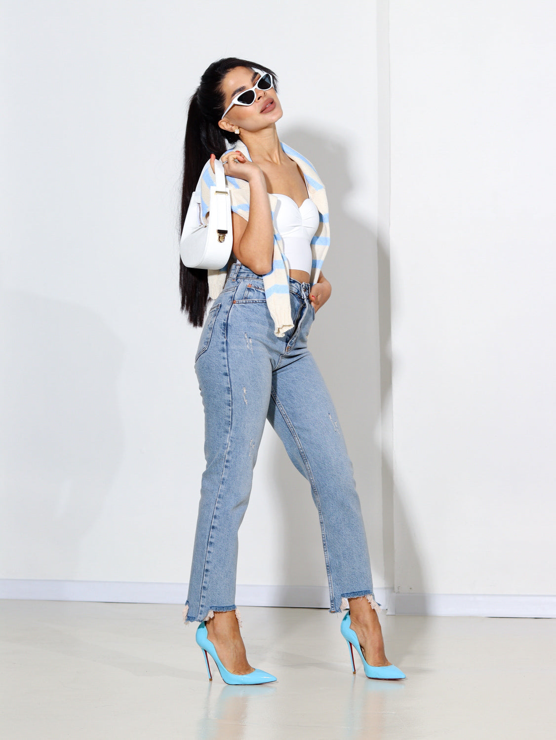 Zilibēšas "Mom fit" džinsu bikses ar plēstiem galiem - 14325