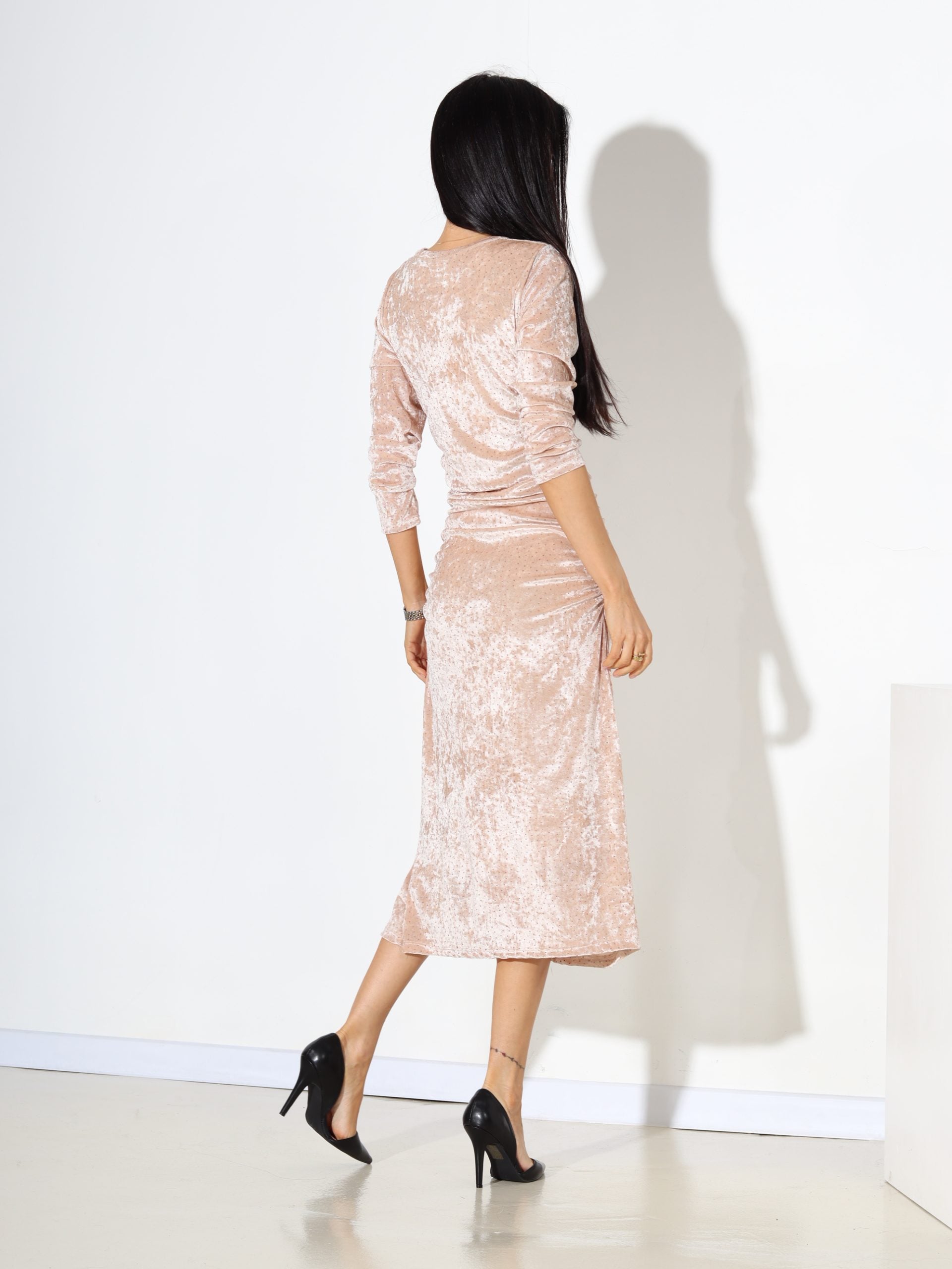 Bēša midi samta kleita ar spīdumiņiem - 17737