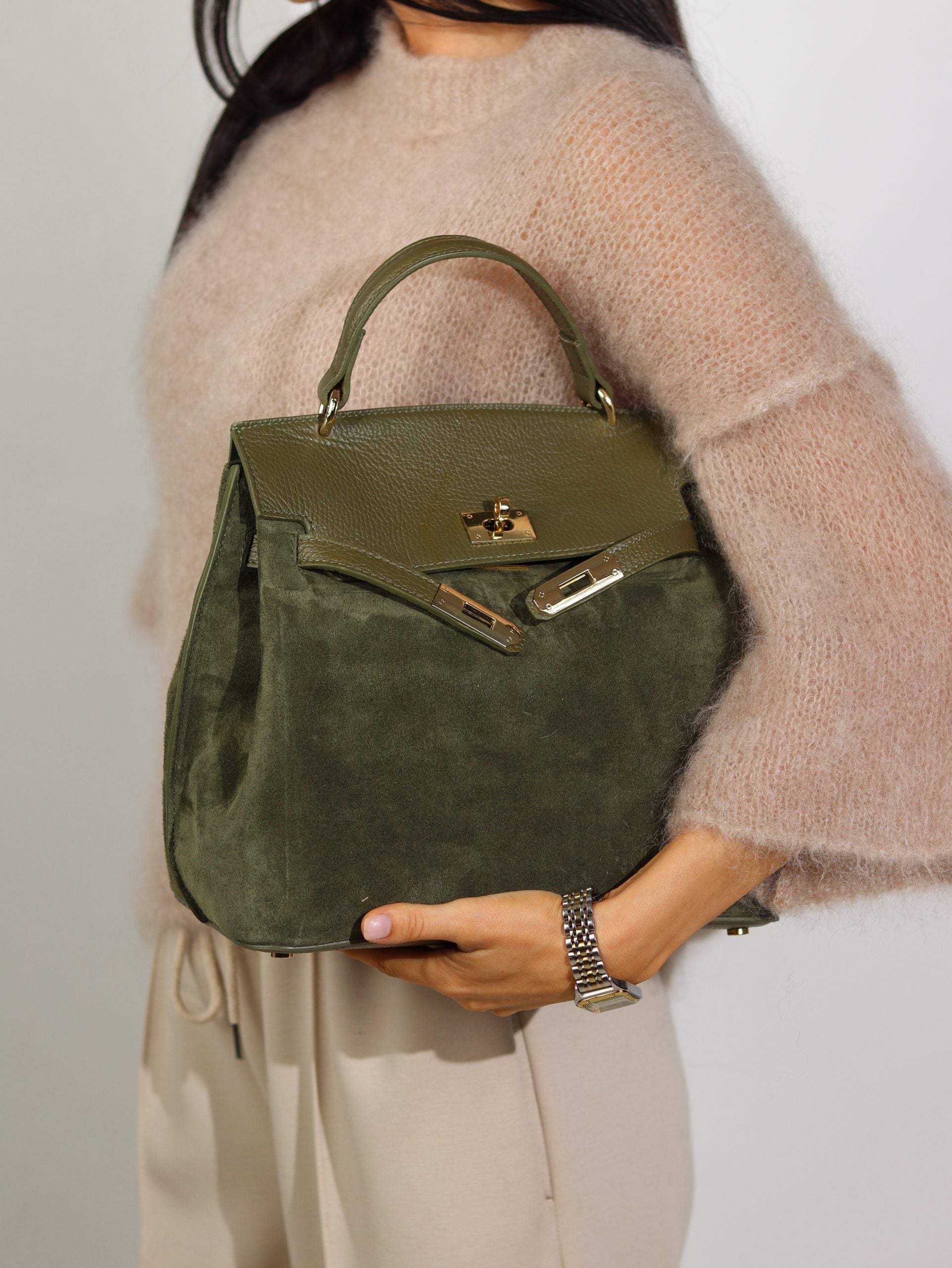 Zaļa zamšādas mix soma ar dekoratīvām jostiņām - 16936