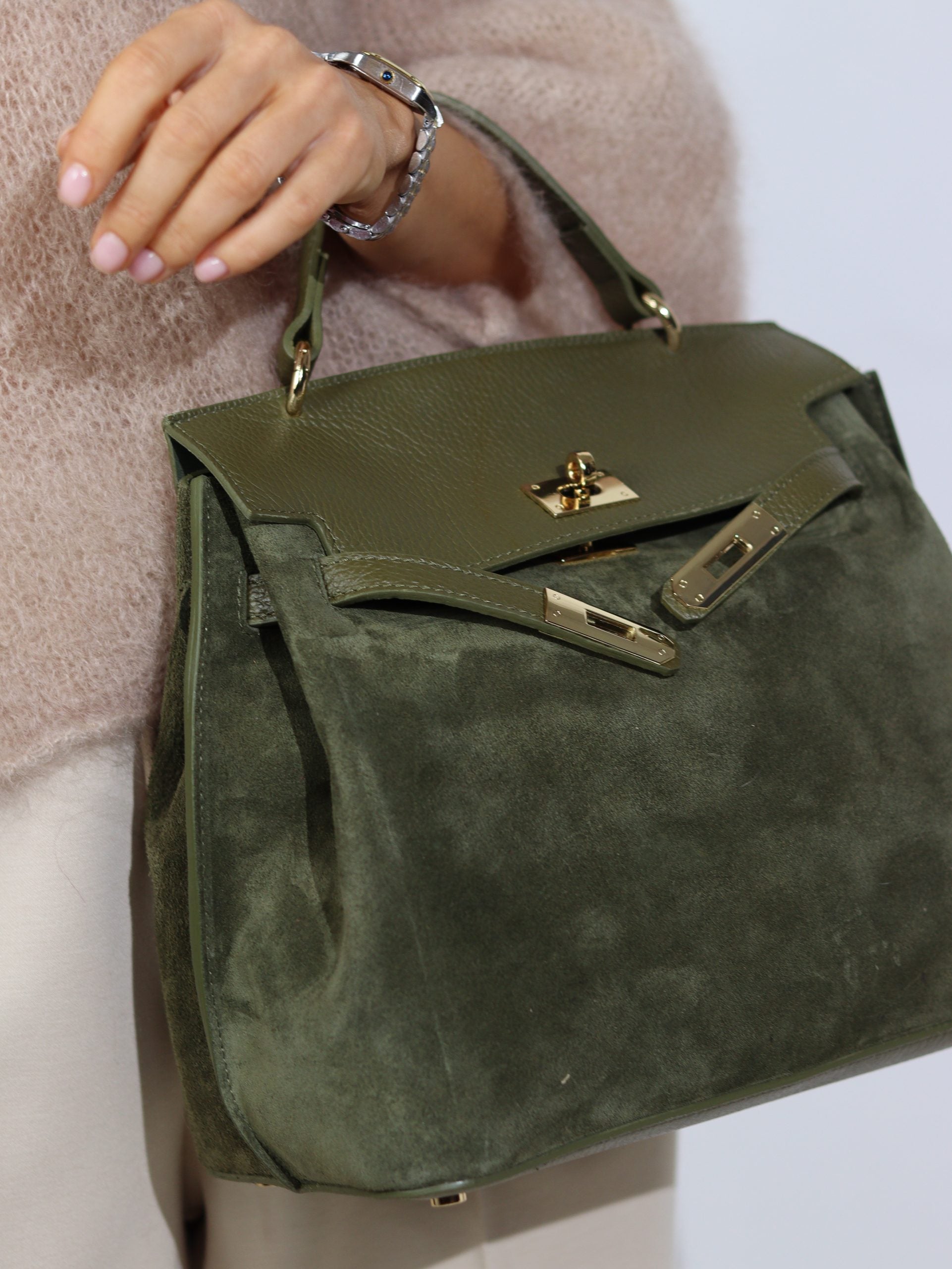 Zaļa zamšādas mix soma ar dekoratīvām jostiņām - 16936