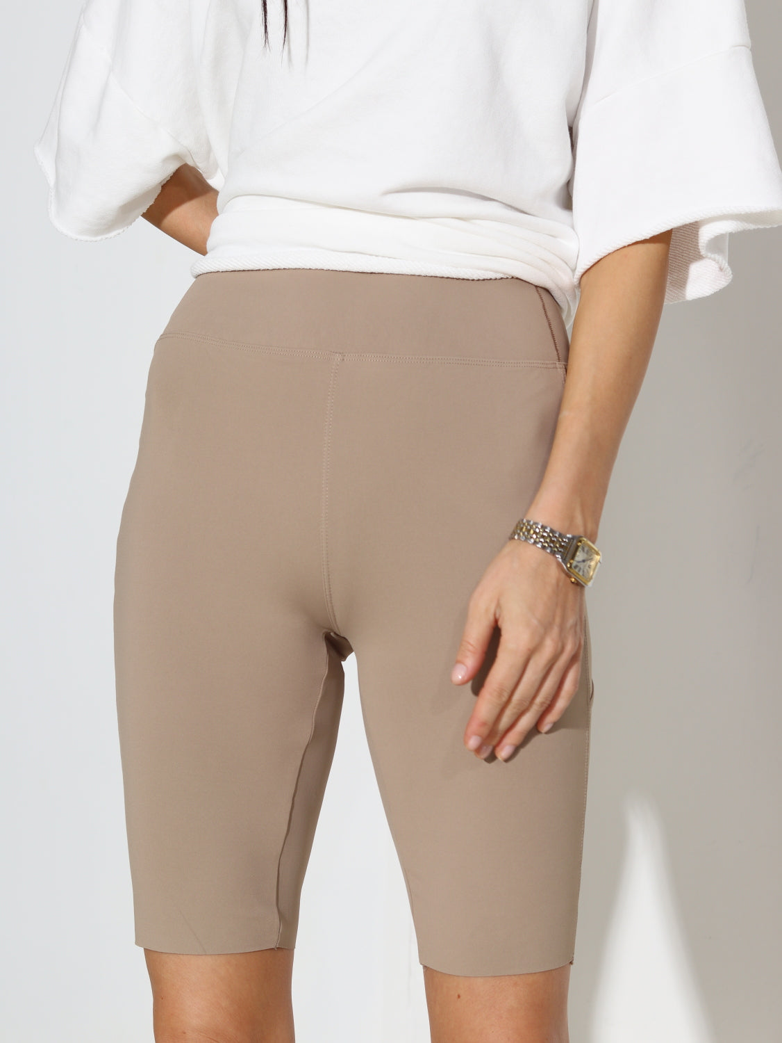 Bēši biker tipa šorti ar kājas kabatiņu - 15665