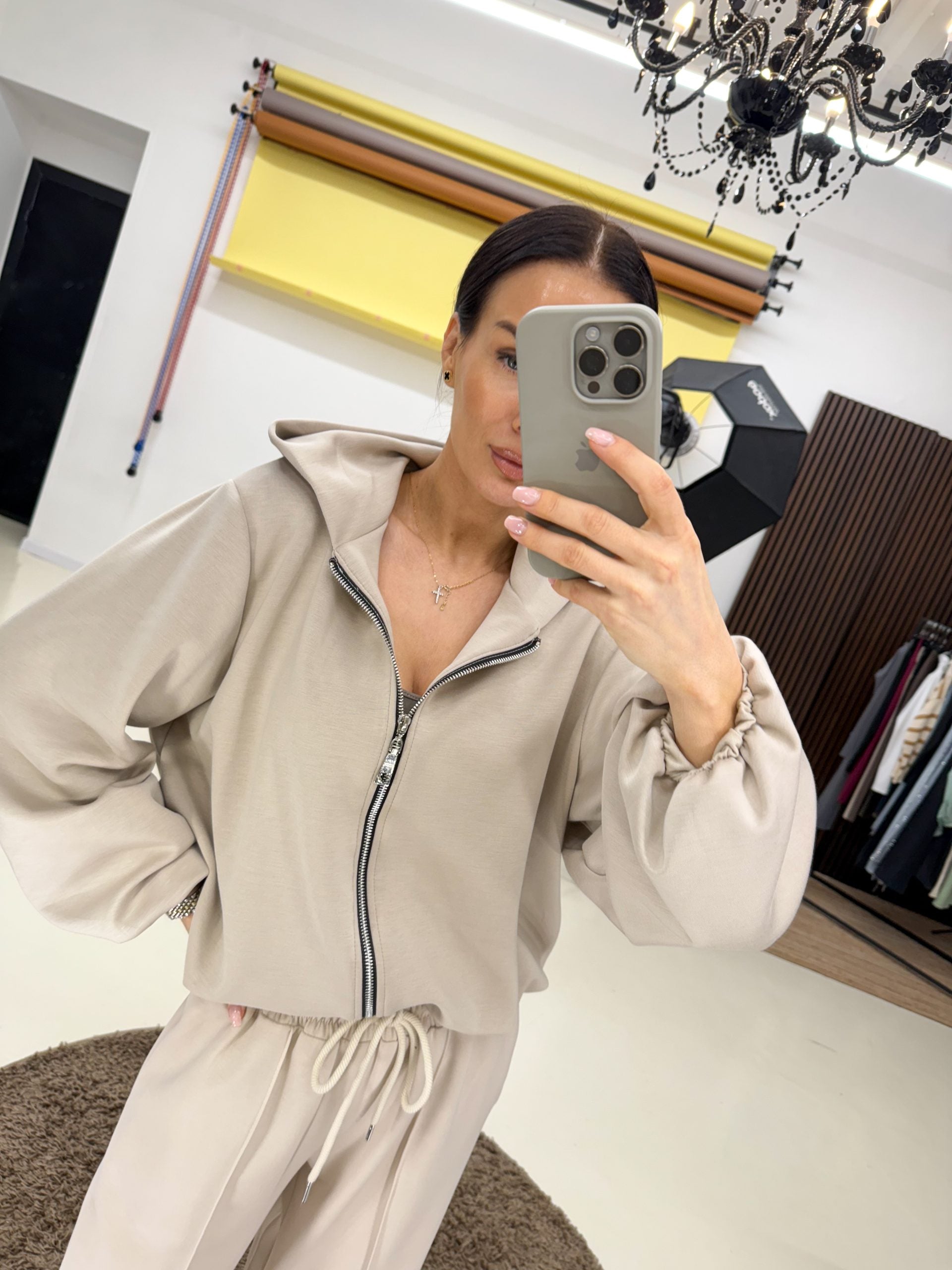 Bēša brīva piegriezuma jaka ar kapuci - 14341