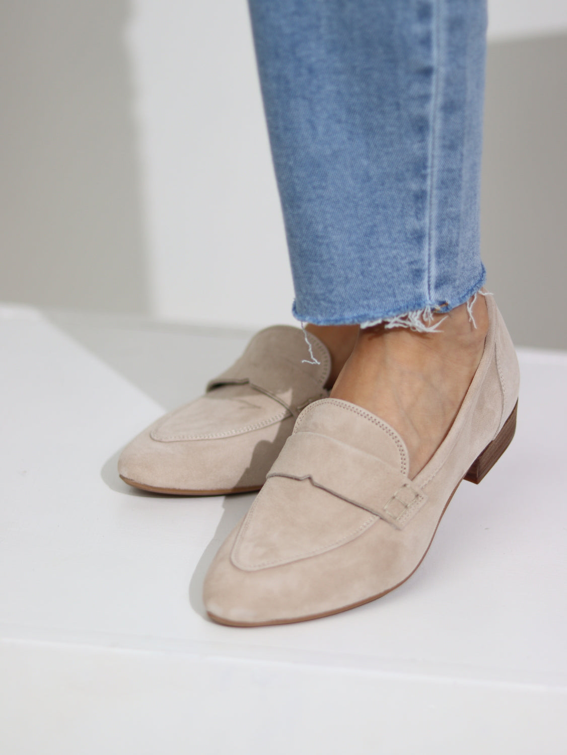 Bēšas, zemas d/zamšādas kurpītes - 15171