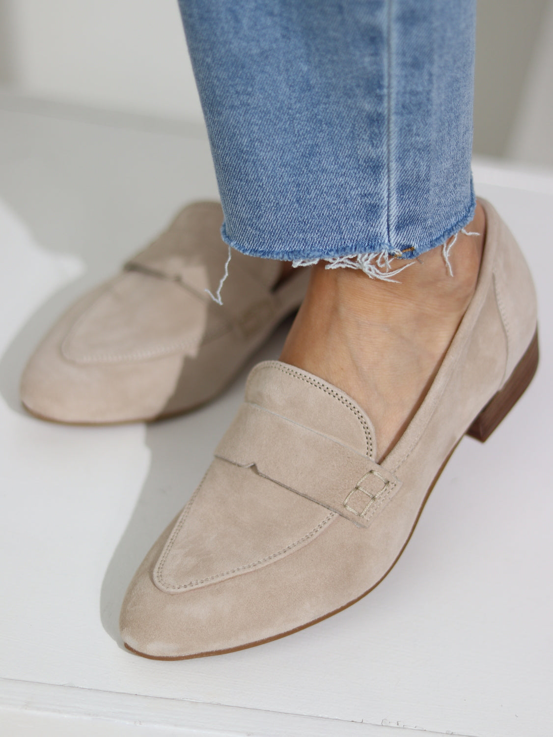 Bēšas, zemas d/zamšādas kurpītes - 15171