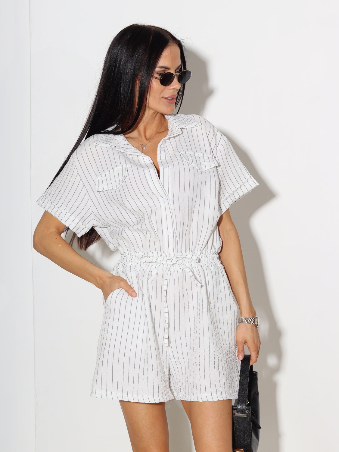 Balts šortu kombinezons ar svītriņu audumā - 14823