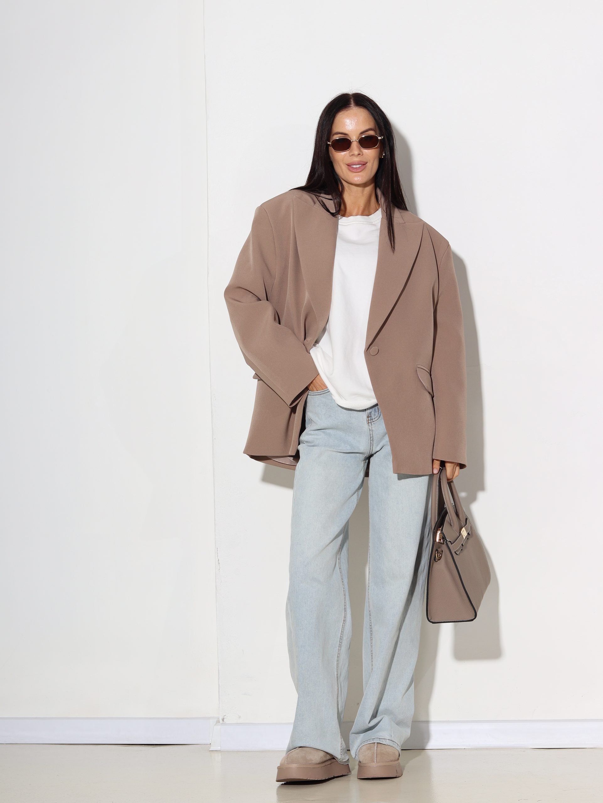 Bēšas krāsas oversize žakete ar pogas aizdari - 16319