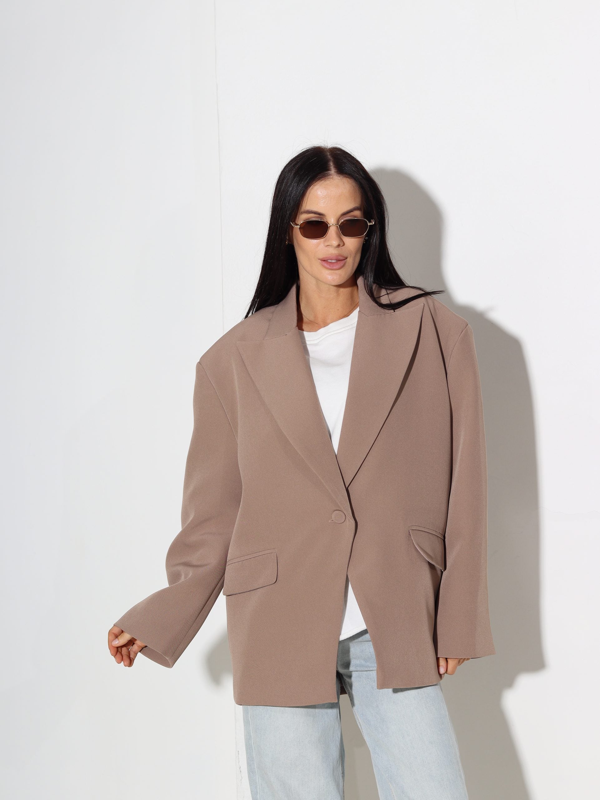 Bēšas krāsas oversize žakete ar pogas aizdari - 16319