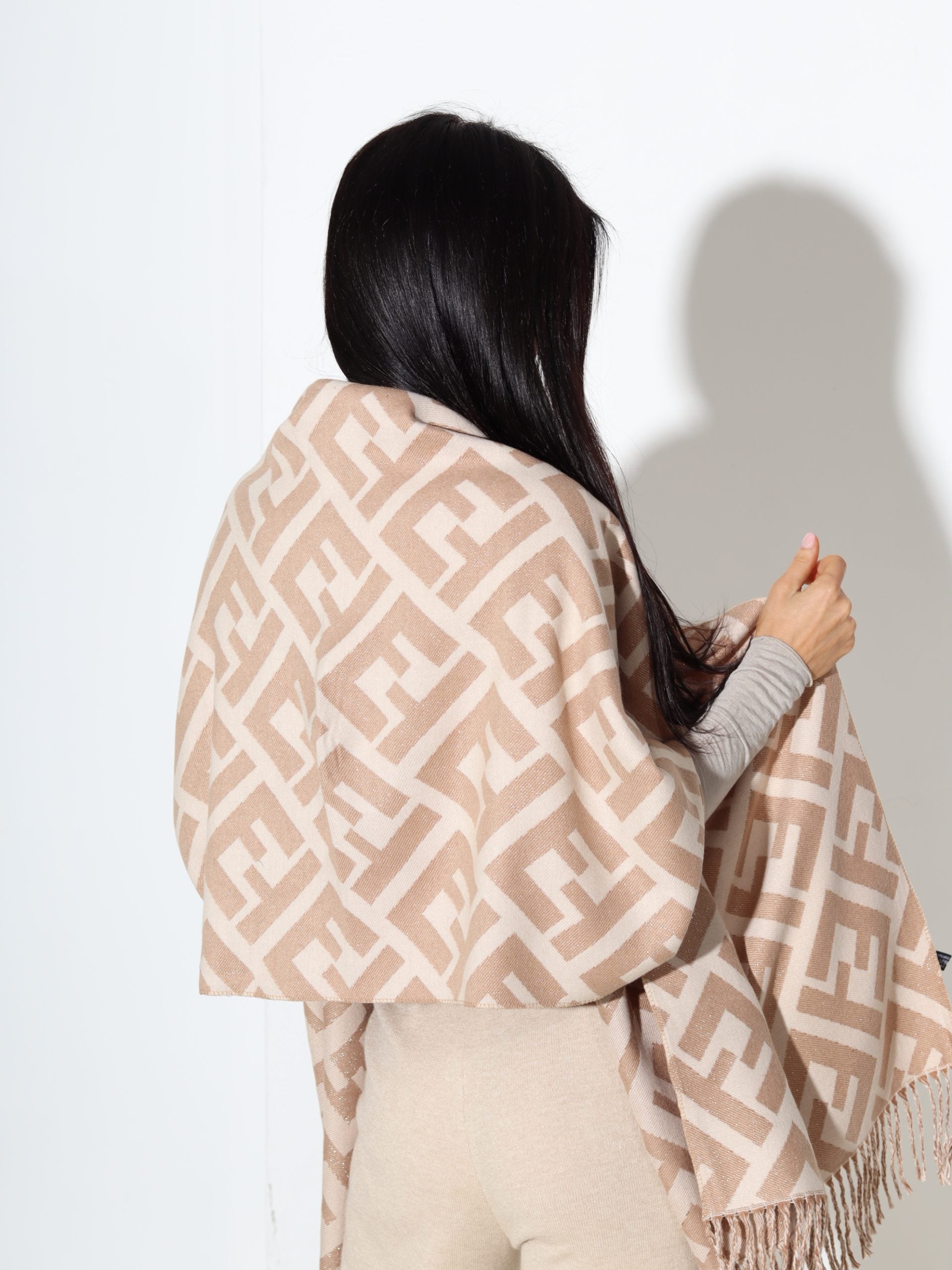 Bēša šalle ar ornamenta rakstu - 17418