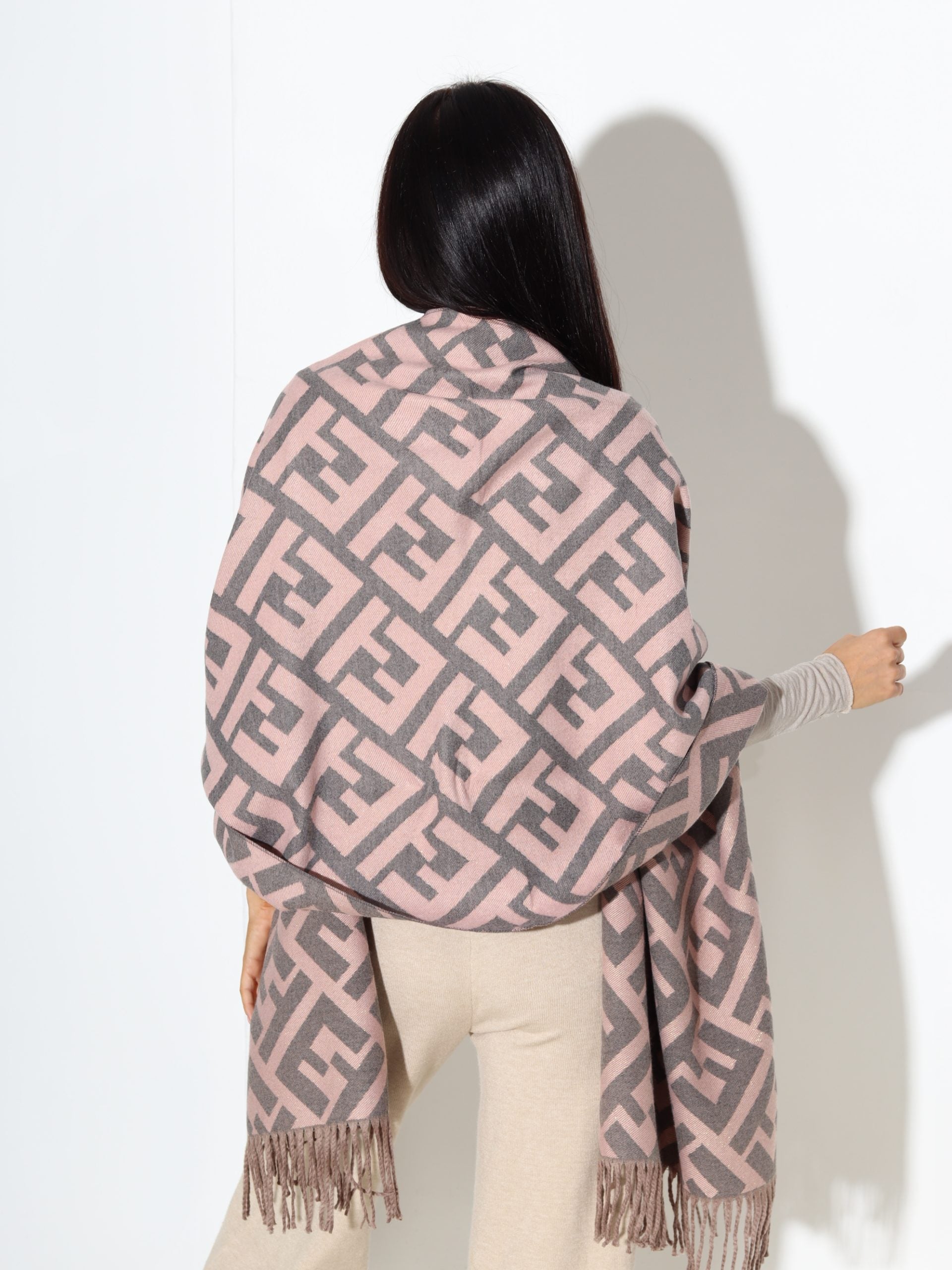 Rozā+pelēka šalle ar ornamenta rakstu - 17419