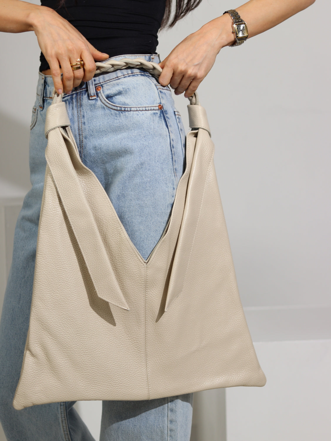 Bēša plāna d/a soma ar pītu ādas rokturi - 15758