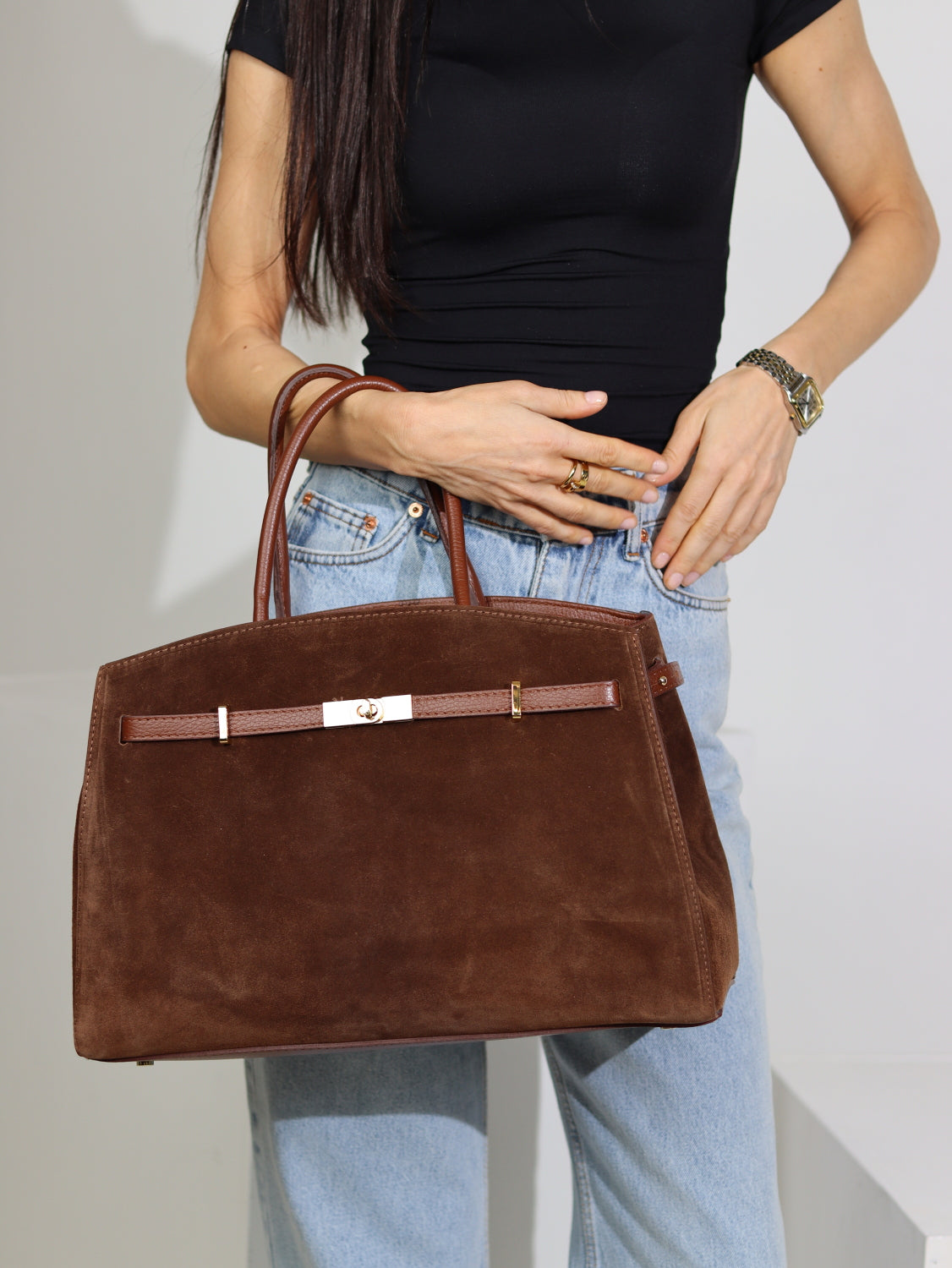 Brūna krāsas zamšādas soma ar ādas rokturi - 15747