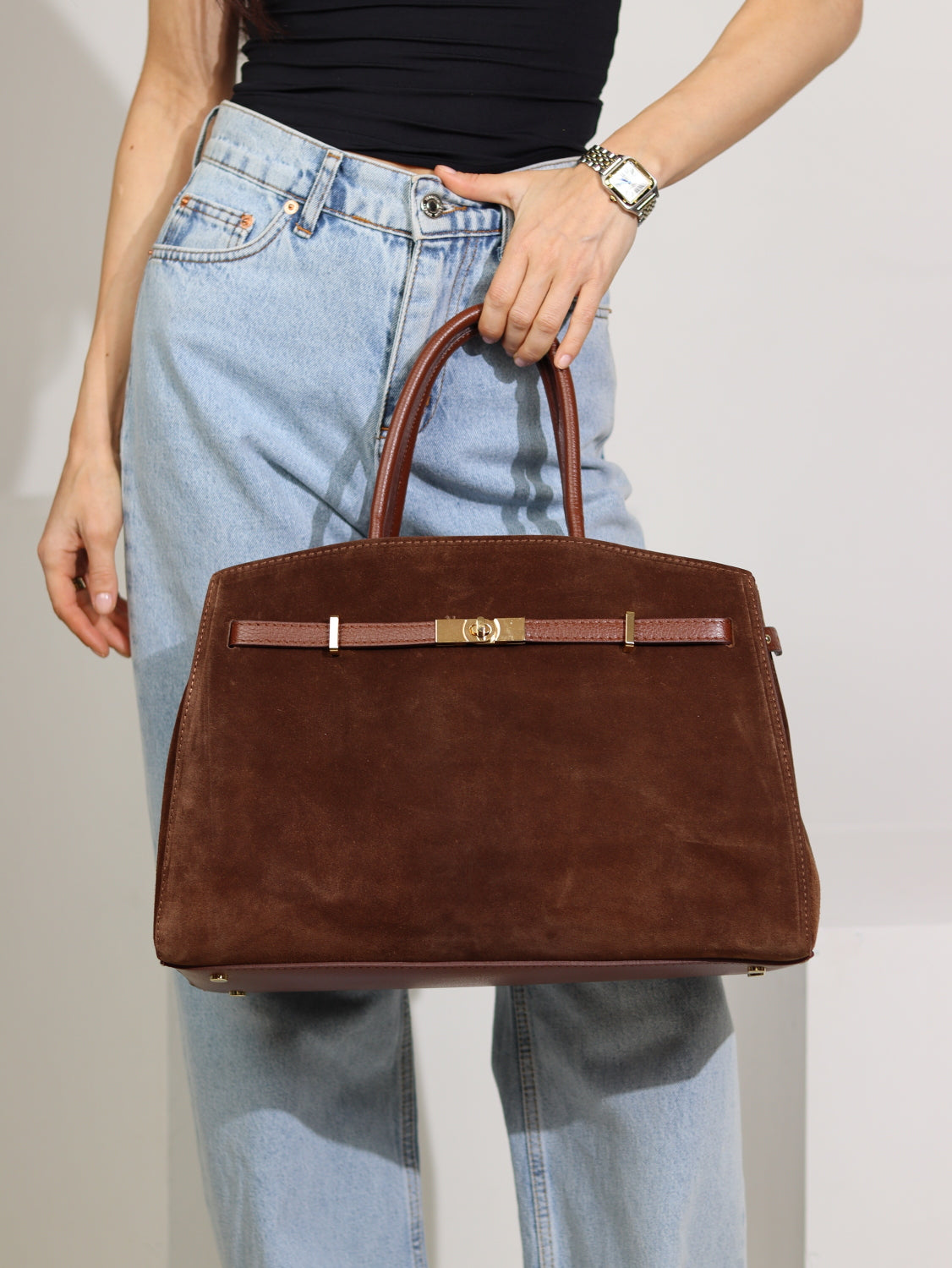 Brūna krāsas zamšādas soma ar ādas rokturi - 15747