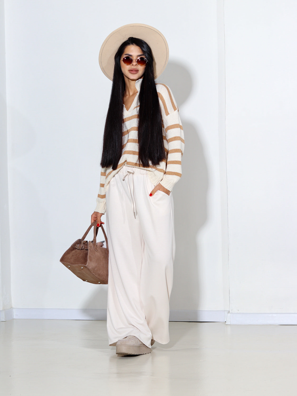 Bēšas brīva piegriezuma bikses - 14332