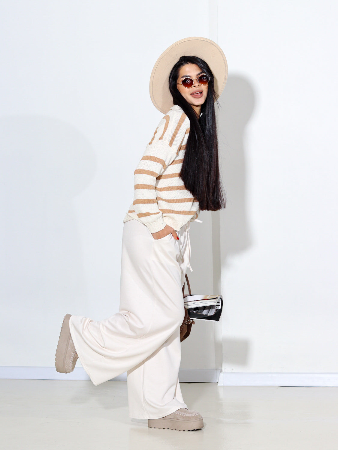 Bēšas brīva piegriezuma bikses - 14332