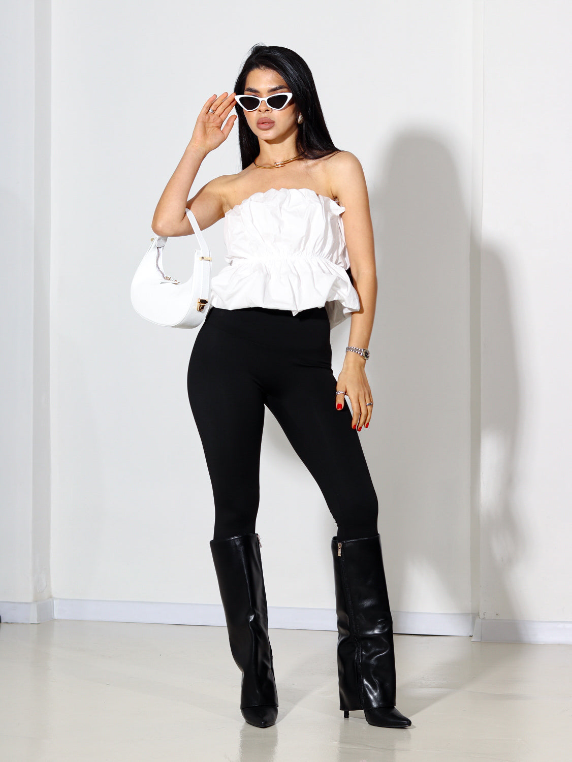 Balts tops ,,Mākonīts'' ar savilkumu viduklī - 14351