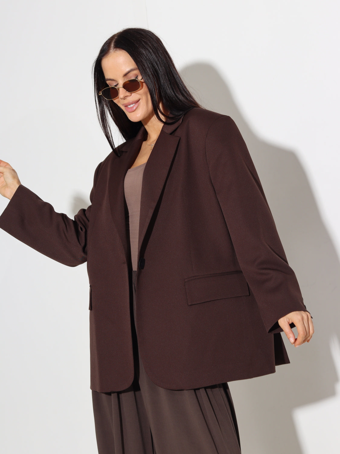 Tumši brūna, brīva piegriezuma žakete "Me Guste"- 15776