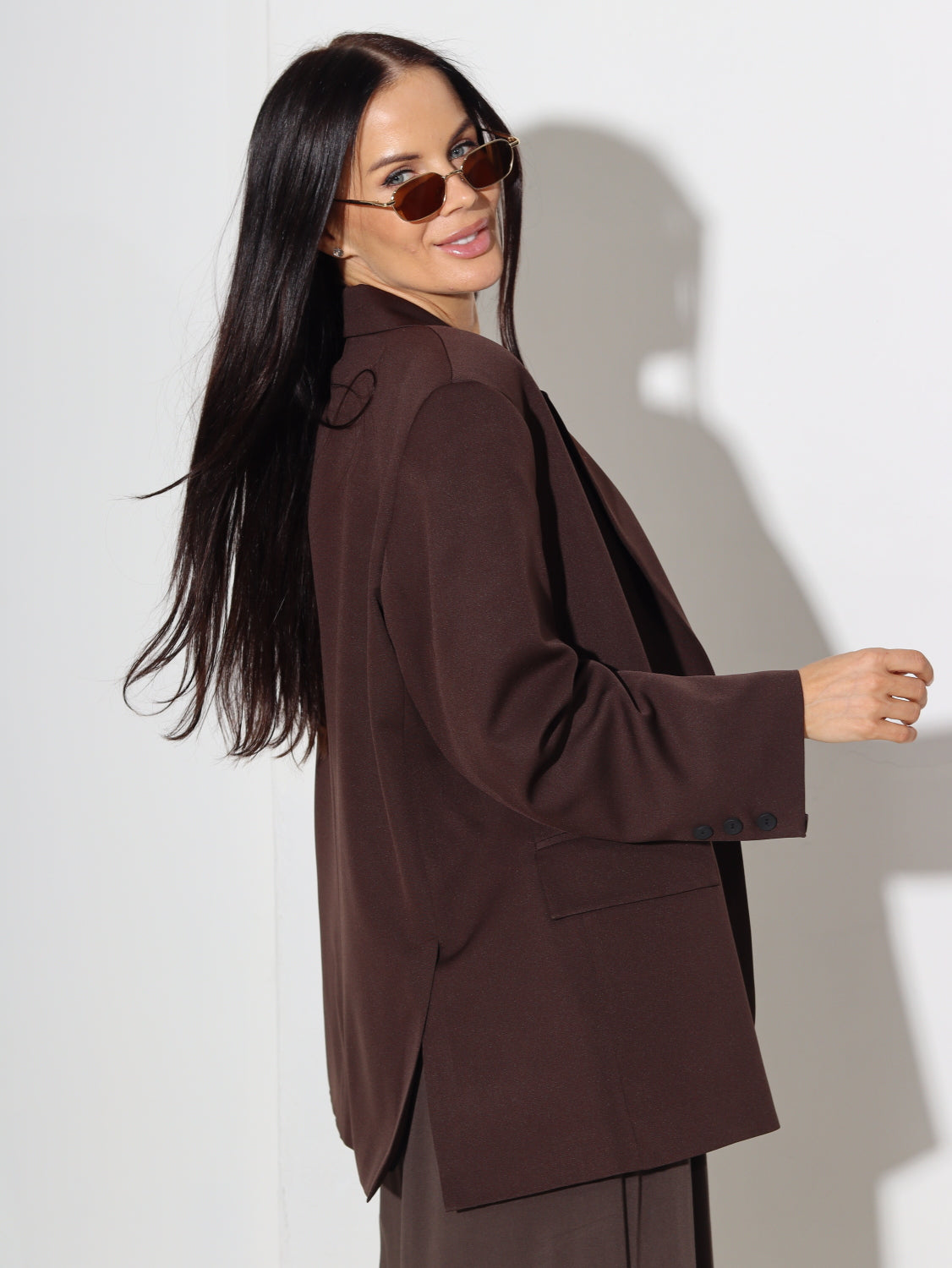 Tumši brūna, brīva piegriezuma žakete "Me Guste"- 15776