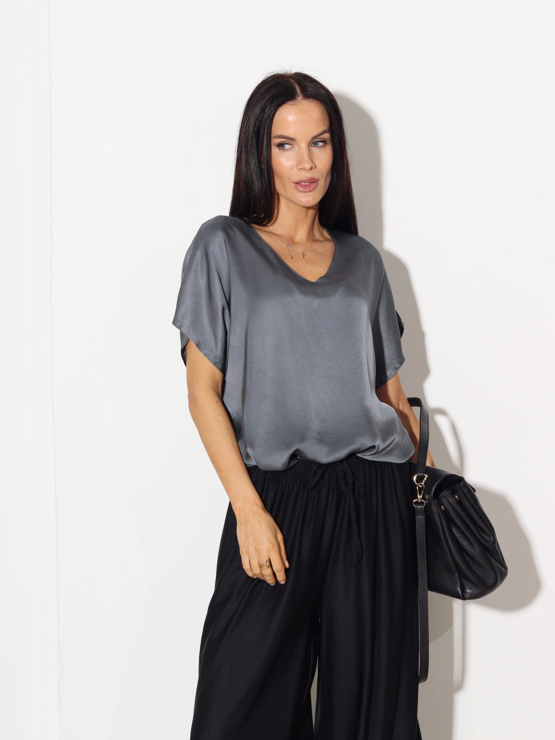 Tumši pelēks zīda tops ar sikspārņa tipa piedurknēm - 14873